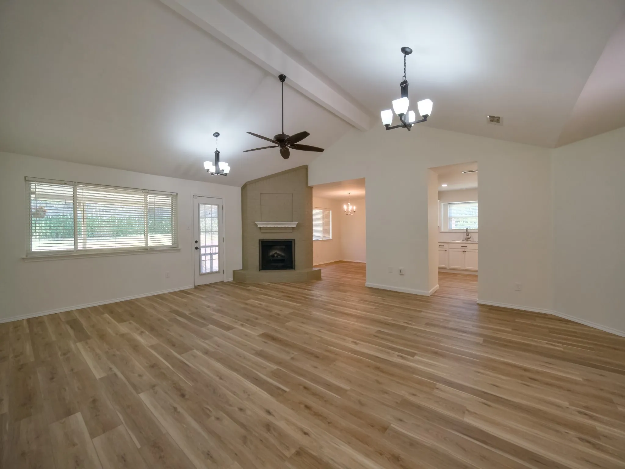 Single Family Residence For Sale in Dallas County , 2336 Carlisle Court, Grand Prairie, Texas 75052, 3 Bedroom, 2 Bathroom, 2 Garage spaces, 1,802 Sqft, built in 1985, mls#21387330, Real Estate Agent in Grand Prairie, Homes For Sale in Dallas county, Homes For Sale in Grand Prairie, Realtor in Grand Prairie Texas, Real Estate Brokerage Independent Realty Texas, Luminita Cordes Realtor