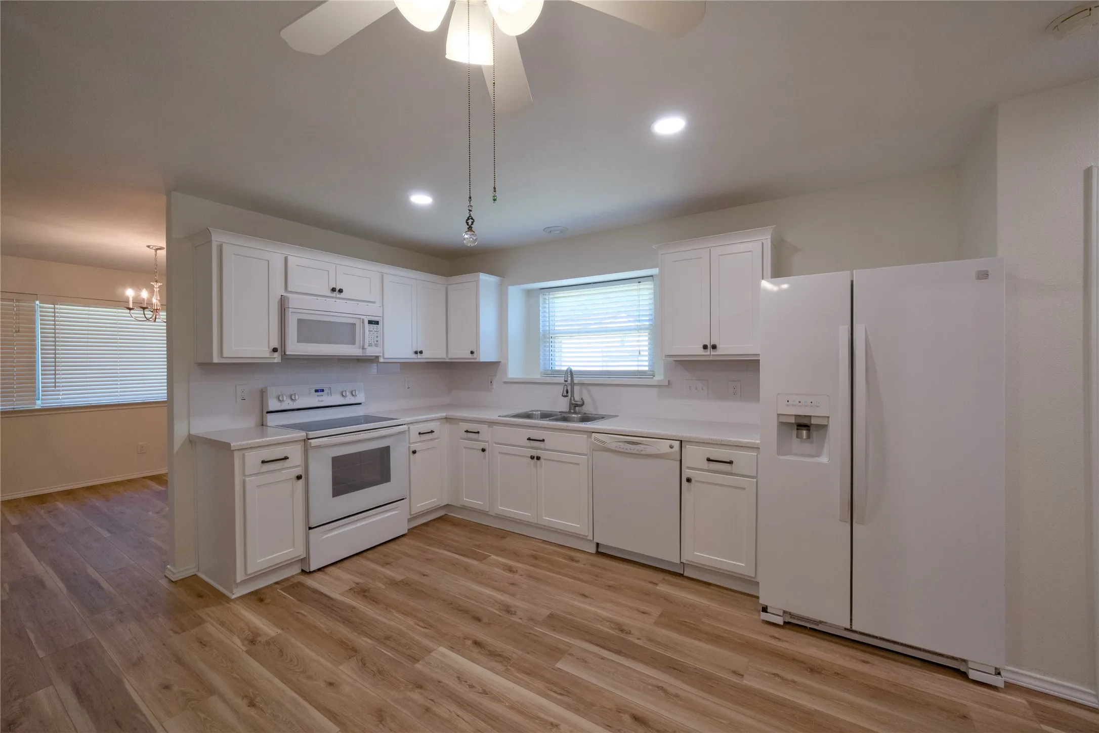 Single Family Residence For Sale in Dallas County , 2336 Carlisle Court, Grand Prairie, Texas 75052, 3 Bedroom, 2 Bathroom, 2 Garage spaces, 1,802 Sqft, built in 1985, mls#21387330, Real Estate Agent in Grand Prairie, Homes For Sale in Dallas county, Homes For Sale in Grand Prairie, Realtor in Grand Prairie Texas, Real Estate Brokerage Independent Realty Texas, Luminita Cordes Realtor