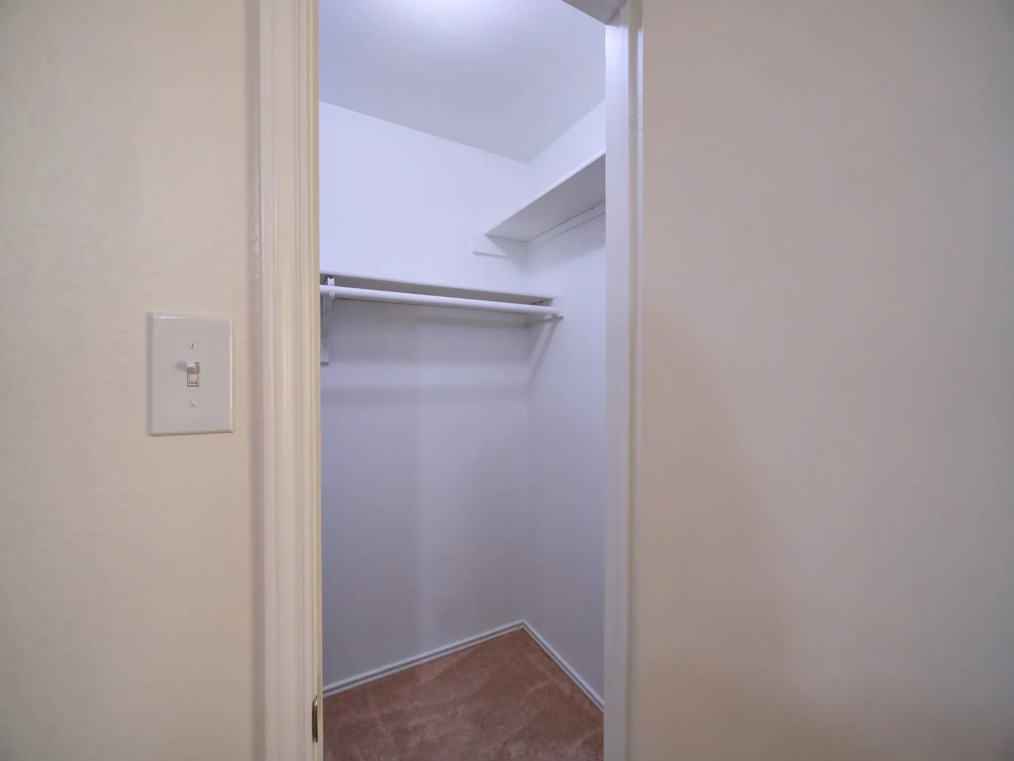 Single Family Residence For Sale in Dallas County , 2336 Carlisle Court, Grand Prairie, Texas 75052, 3 Bedroom, 2 Bathroom, 2 Garage spaces, 1,802 Sqft, built in 1985, mls#21387330, Real Estate Agent in Grand Prairie, Homes For Sale in Dallas county, Homes For Sale in Grand Prairie, Realtor in Grand Prairie Texas, Real Estate Brokerage Independent Realty Texas, Luminita Cordes Realtor