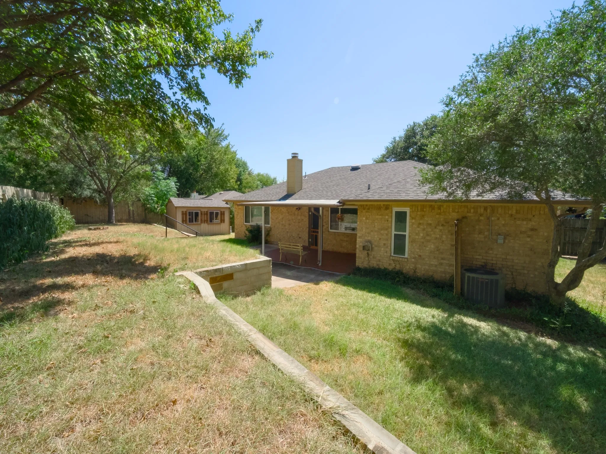 Single Family Residence For Sale in Dallas County , 2336 Carlisle Court, Grand Prairie, Texas 75052, 3 Bedroom, 2 Bathroom, 2 Garage spaces, 1,802 Sqft, built in 1985, mls#21387330, Real Estate Agent in Grand Prairie, Homes For Sale in Dallas county, Homes For Sale in Grand Prairie, Realtor in Grand Prairie Texas, Real Estate Brokerage Independent Realty Texas, Luminita Cordes Realtor