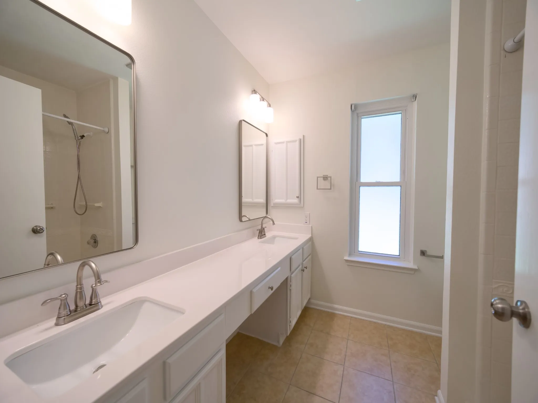 Single Family Residence For Sale in Dallas County , 2336 Carlisle Court, Grand Prairie, Texas 75052, 3 Bedroom, 2 Bathroom, 2 Garage spaces, 1,802 Sqft, built in 1985, mls#21387330, Real Estate Agent in Grand Prairie, Homes For Sale in Dallas county, Homes For Sale in Grand Prairie, Realtor in Grand Prairie Texas, Real Estate Brokerage Independent Realty Texas, Luminita Cordes Realtor