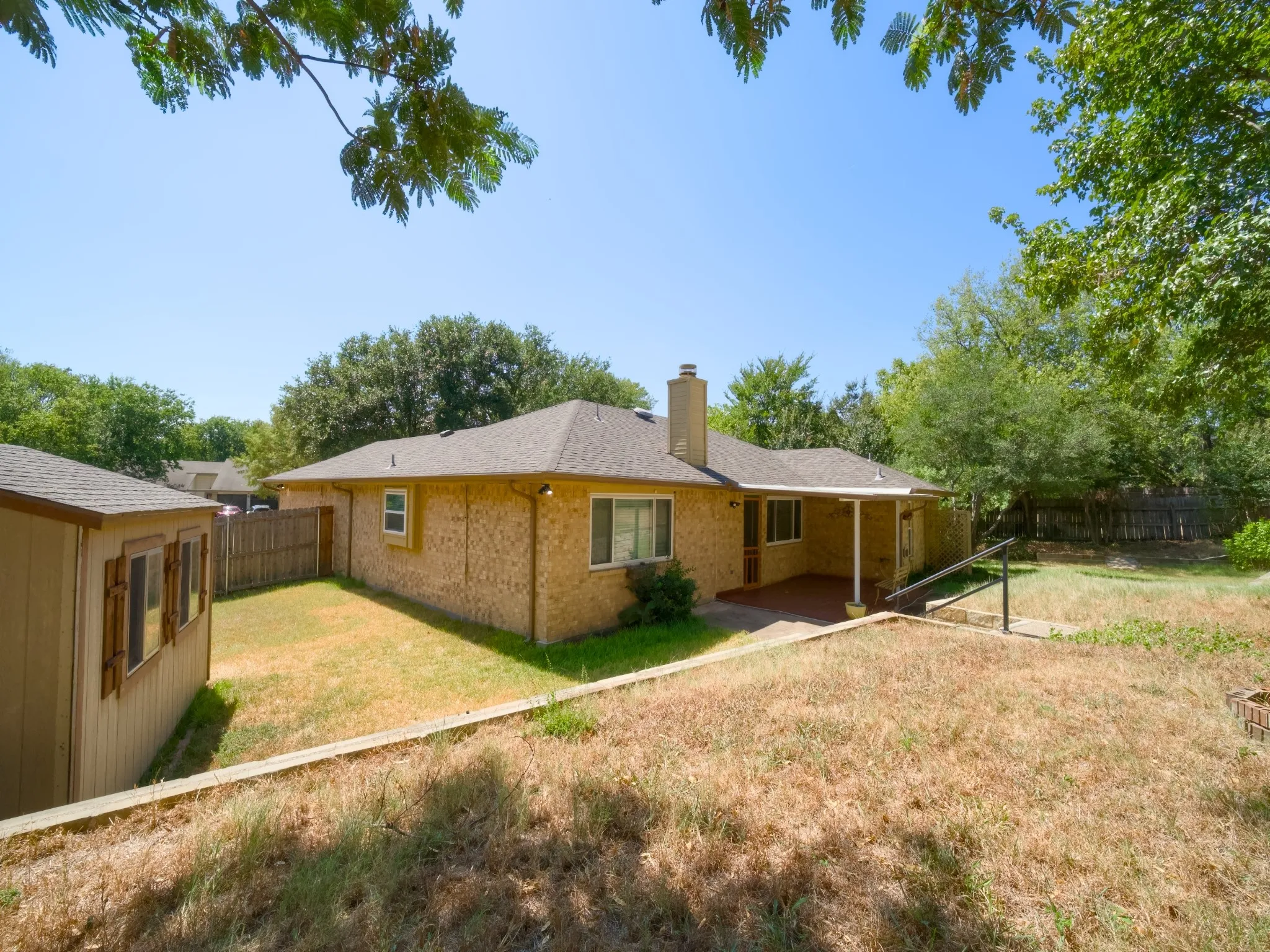 Single Family Residence For Sale in Dallas County , 2336 Carlisle Court, Grand Prairie, Texas 75052, 3 Bedroom, 2 Bathroom, 2 Garage spaces, 1,802 Sqft, built in 1985, mls#21387330, Real Estate Agent in Grand Prairie, Homes For Sale in Dallas county, Homes For Sale in Grand Prairie, Realtor in Grand Prairie Texas, Real Estate Brokerage Independent Realty Texas, Luminita Cordes Realtor
