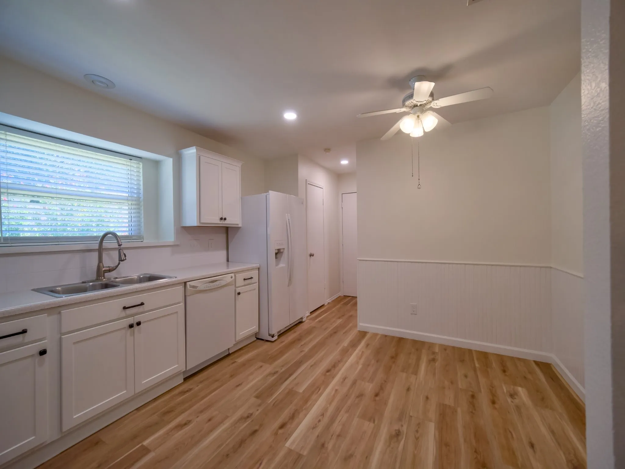 Single Family Residence For Sale in Dallas County , 2336 Carlisle Court, Grand Prairie, Texas 75052, 3 Bedroom, 2 Bathroom, 2 Garage spaces, 1,802 Sqft, built in 1985, mls#21387330, Real Estate Agent in Grand Prairie, Homes For Sale in Dallas county, Homes For Sale in Grand Prairie, Realtor in Grand Prairie Texas, Real Estate Brokerage Independent Realty Texas, Luminita Cordes Realtor