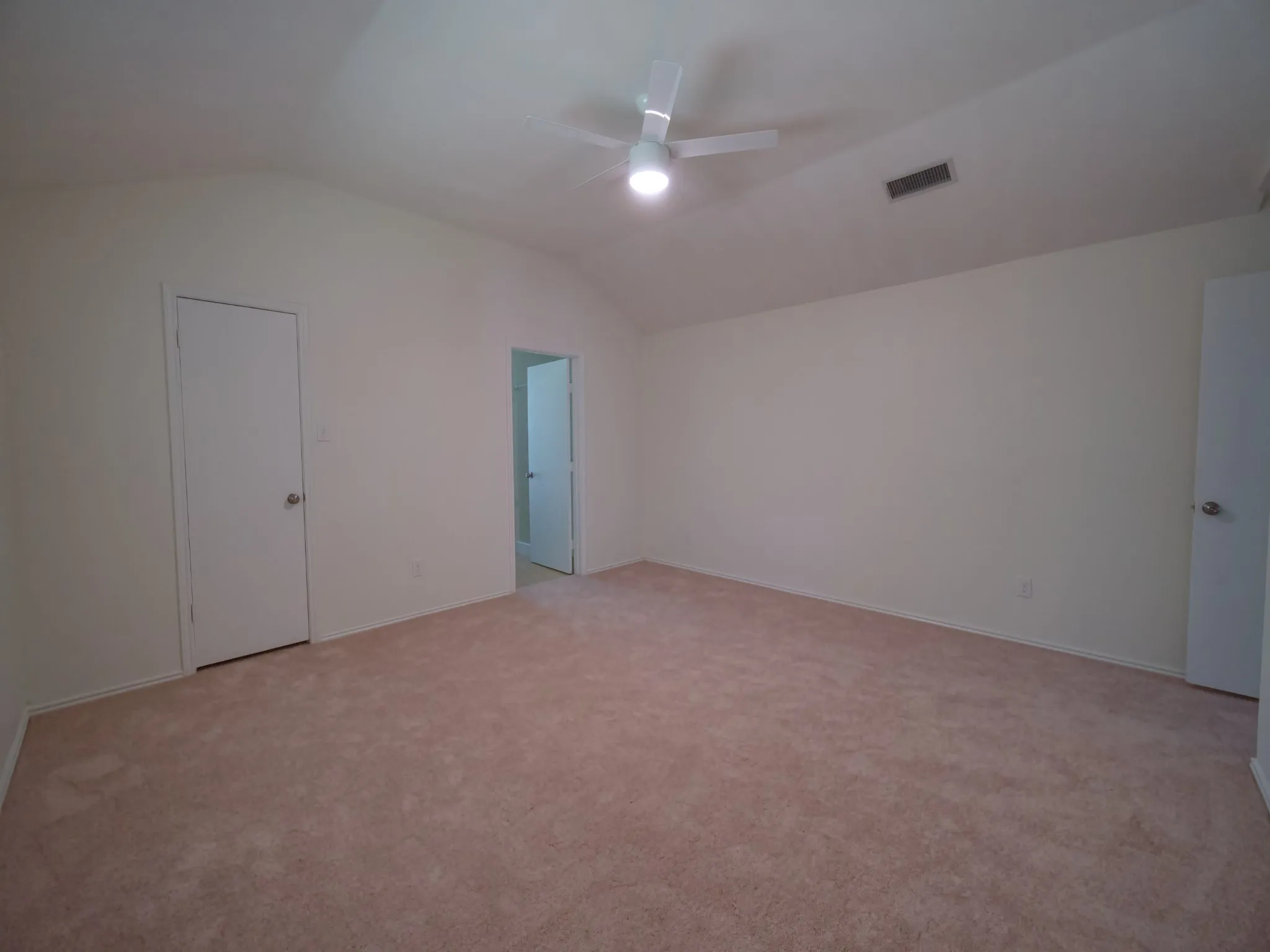 Single Family Residence For Sale in Dallas County , 2336 Carlisle Court, Grand Prairie, Texas 75052, 3 Bedroom, 2 Bathroom, 2 Garage spaces, 1,802 Sqft, built in 1985, mls#21387330, Real Estate Agent in Grand Prairie, Homes For Sale in Dallas county, Homes For Sale in Grand Prairie, Realtor in Grand Prairie Texas, Real Estate Brokerage Independent Realty Texas, Luminita Cordes Realtor