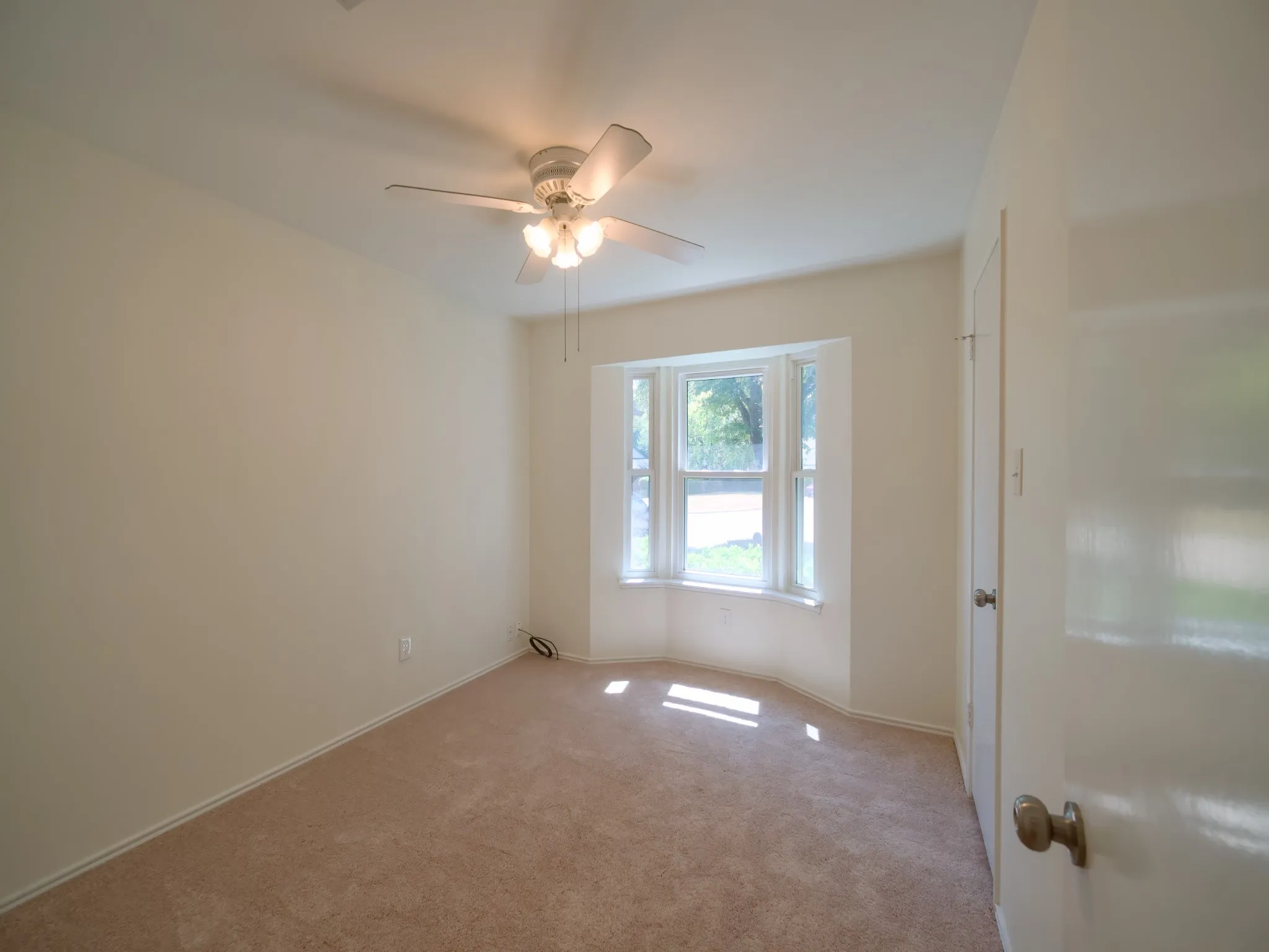 Single Family Residence For Sale in Dallas County , 2336 Carlisle Court, Grand Prairie, Texas 75052, 3 Bedroom, 2 Bathroom, 2 Garage spaces, 1,802 Sqft, built in 1985, mls#21387330, Real Estate Agent in Grand Prairie, Homes For Sale in Dallas county, Homes For Sale in Grand Prairie, Realtor in Grand Prairie Texas, Real Estate Brokerage Independent Realty Texas, Luminita Cordes Realtor