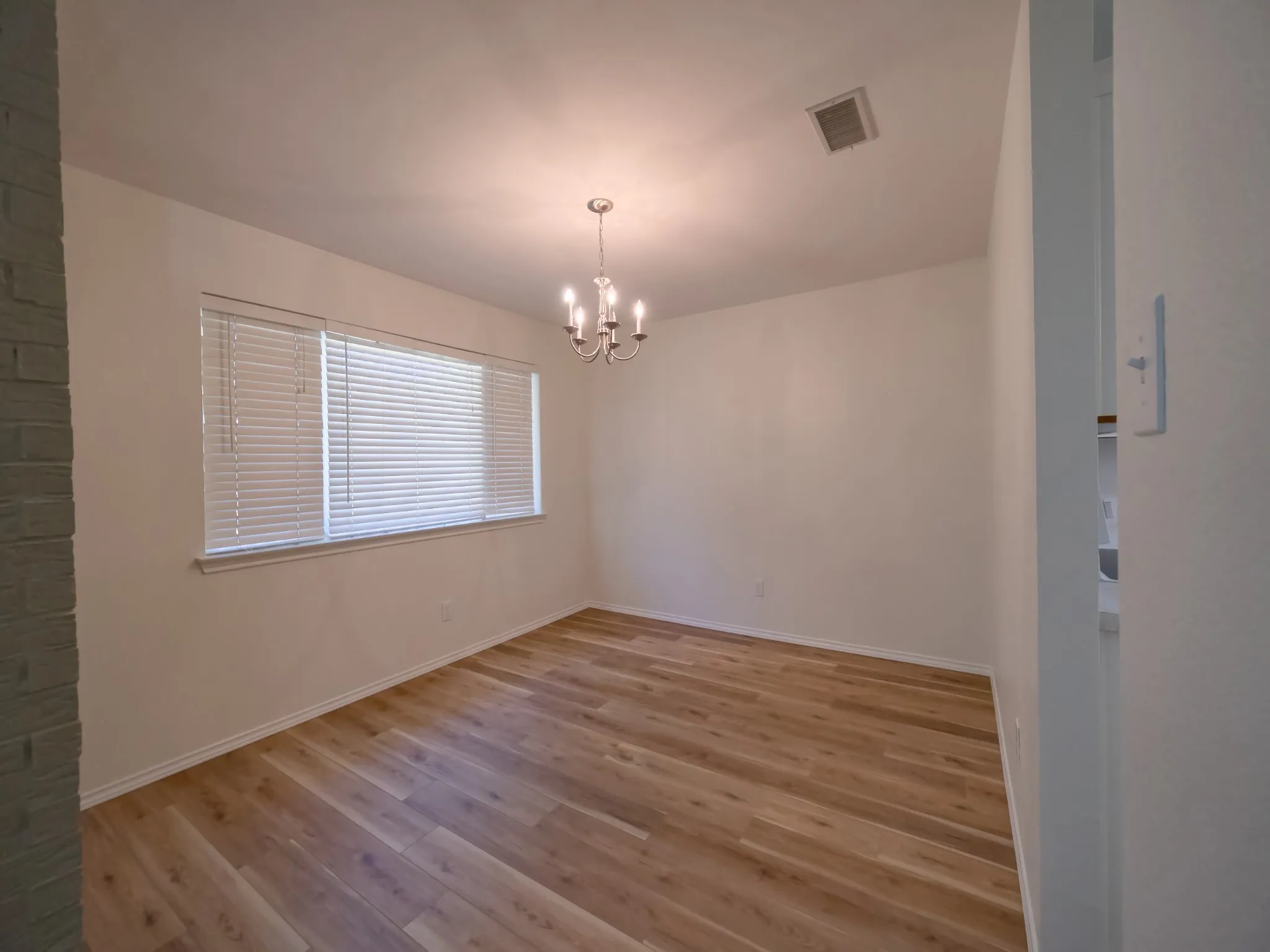 Single Family Residence For Sale in Dallas County , 2336 Carlisle Court, Grand Prairie, Texas 75052, 3 Bedroom, 2 Bathroom, 2 Garage spaces, 1,802 Sqft, built in 1985, mls#21387330, Real Estate Agent in Grand Prairie, Homes For Sale in Dallas county, Homes For Sale in Grand Prairie, Realtor in Grand Prairie Texas, Real Estate Brokerage Independent Realty Texas, Luminita Cordes Realtor