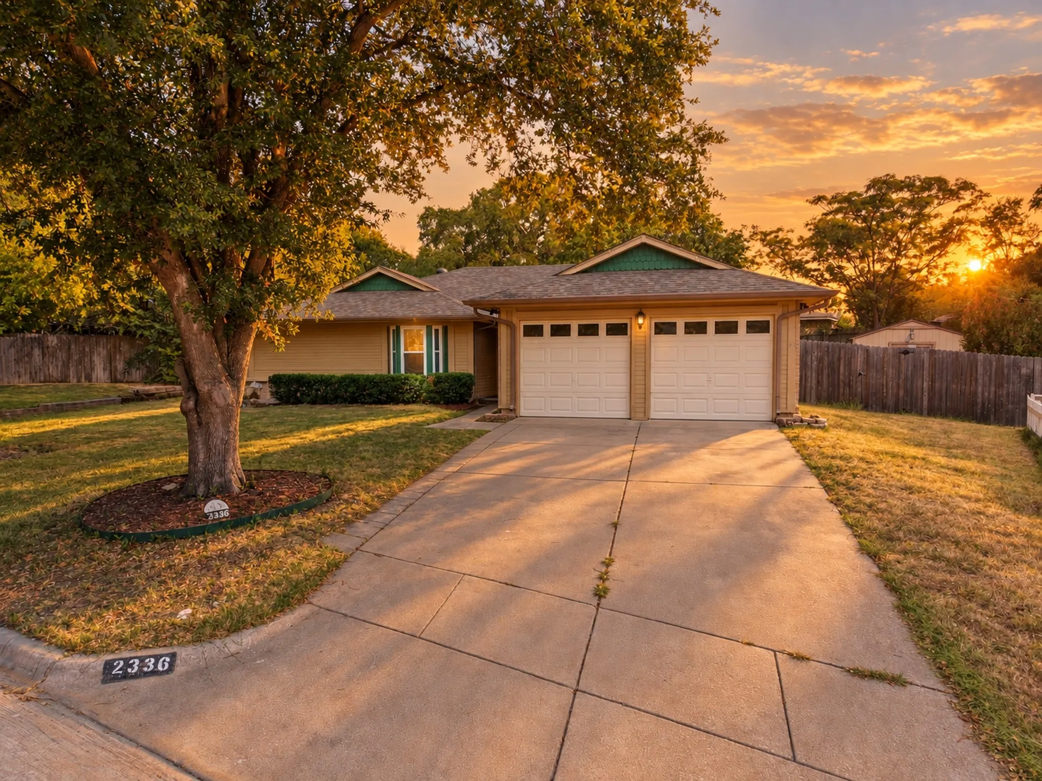Single Family Residence For Sale in Dallas County , 2336 Carlisle Court, Grand Prairie, Texas 75052, 3 Bedroom, 2 Bathroom, 2 Garage spaces, 1,802 Sqft, built in 1985, mls#21387330, Real Estate Agent in Grand Prairie, Homes For Sale in Dallas county, Homes For Sale in Grand Prairie, Realtor in Grand Prairie Texas, Real Estate Brokerage Independent Realty Texas, Luminita Cordes Realtor