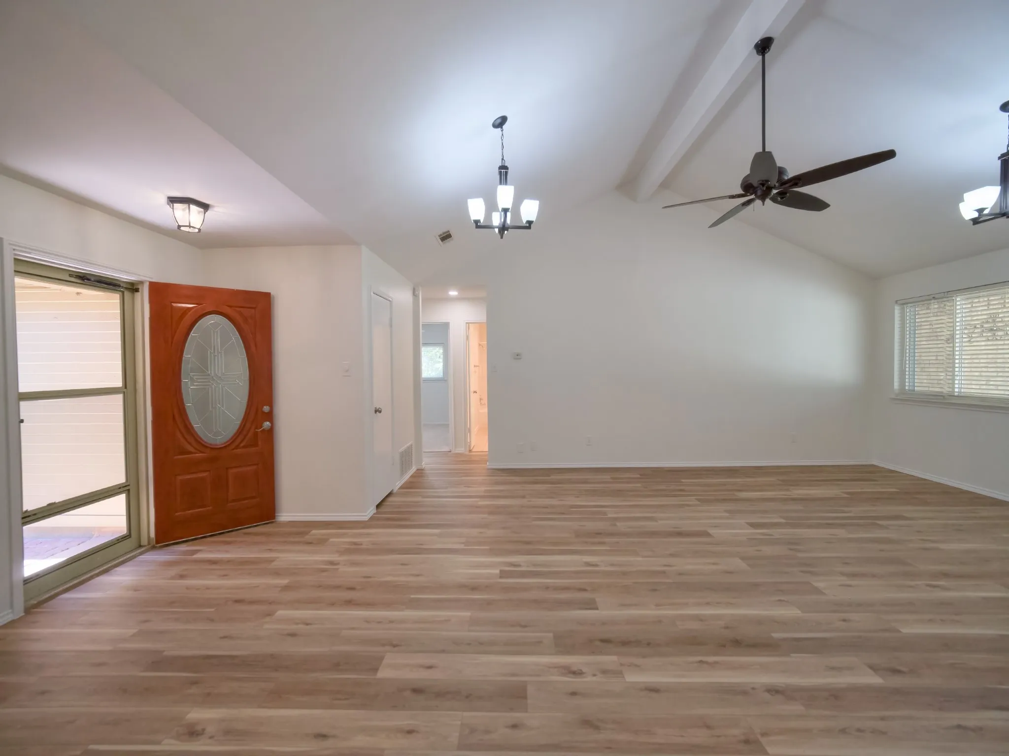 Single Family Residence For Sale in Dallas County , 2336 Carlisle Court, Grand Prairie, Texas 75052, 3 Bedroom, 2 Bathroom, 2 Garage spaces, 1,802 Sqft, built in 1985, mls#21387330, Real Estate Agent in Grand Prairie, Homes For Sale in Dallas county, Homes For Sale in Grand Prairie, Realtor in Grand Prairie Texas, Real Estate Brokerage Independent Realty Texas, Luminita Cordes Realtor