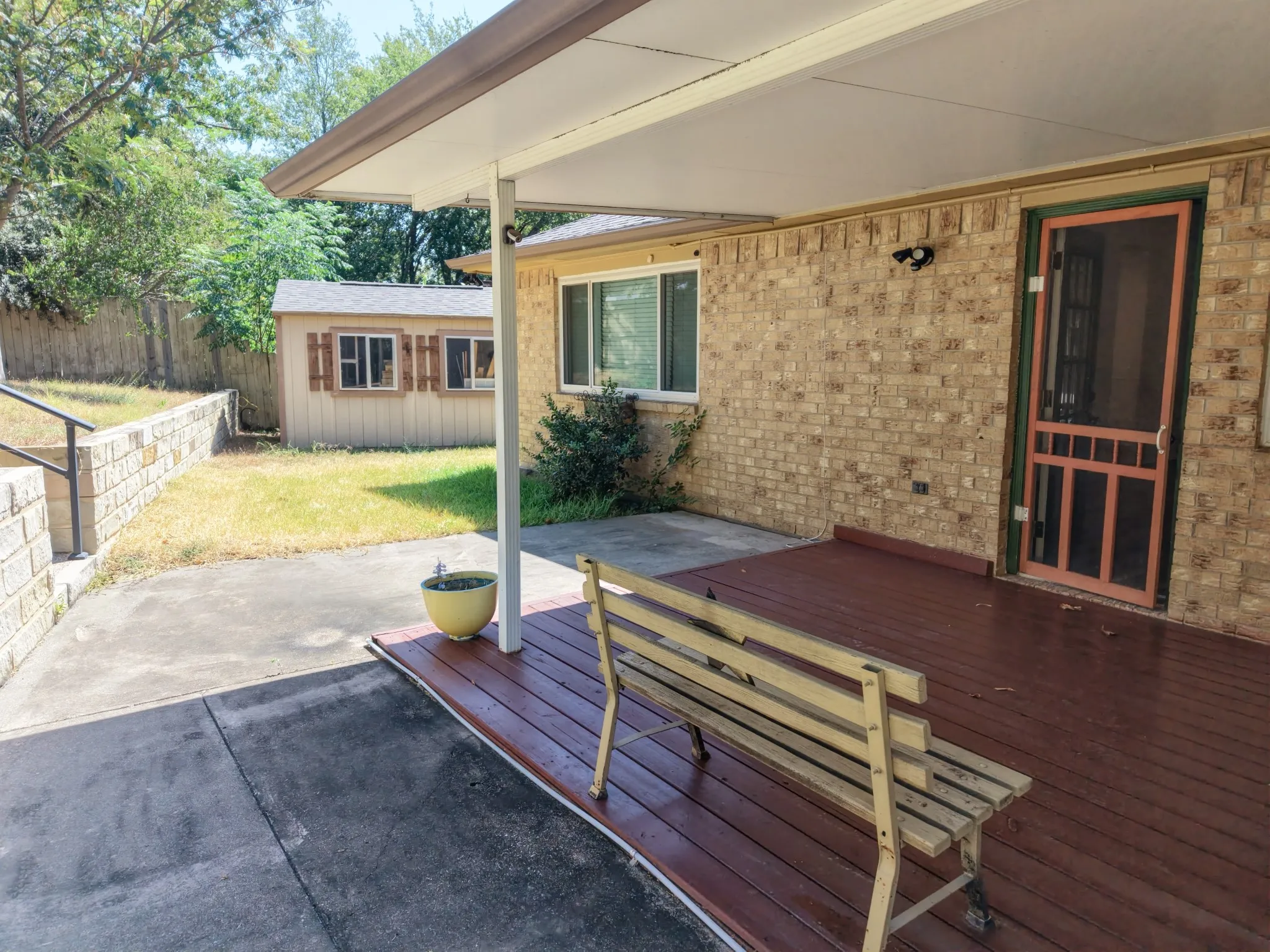 Single Family Residence For Sale in Dallas County , 2336 Carlisle Court, Grand Prairie, Texas 75052, 3 Bedroom, 2 Bathroom, 2 Garage spaces, 1,802 Sqft, built in 1985, mls#21387330, Real Estate Agent in Grand Prairie, Homes For Sale in Dallas county, Homes For Sale in Grand Prairie, Realtor in Grand Prairie Texas, Real Estate Brokerage Independent Realty Texas, Luminita Cordes Realtor