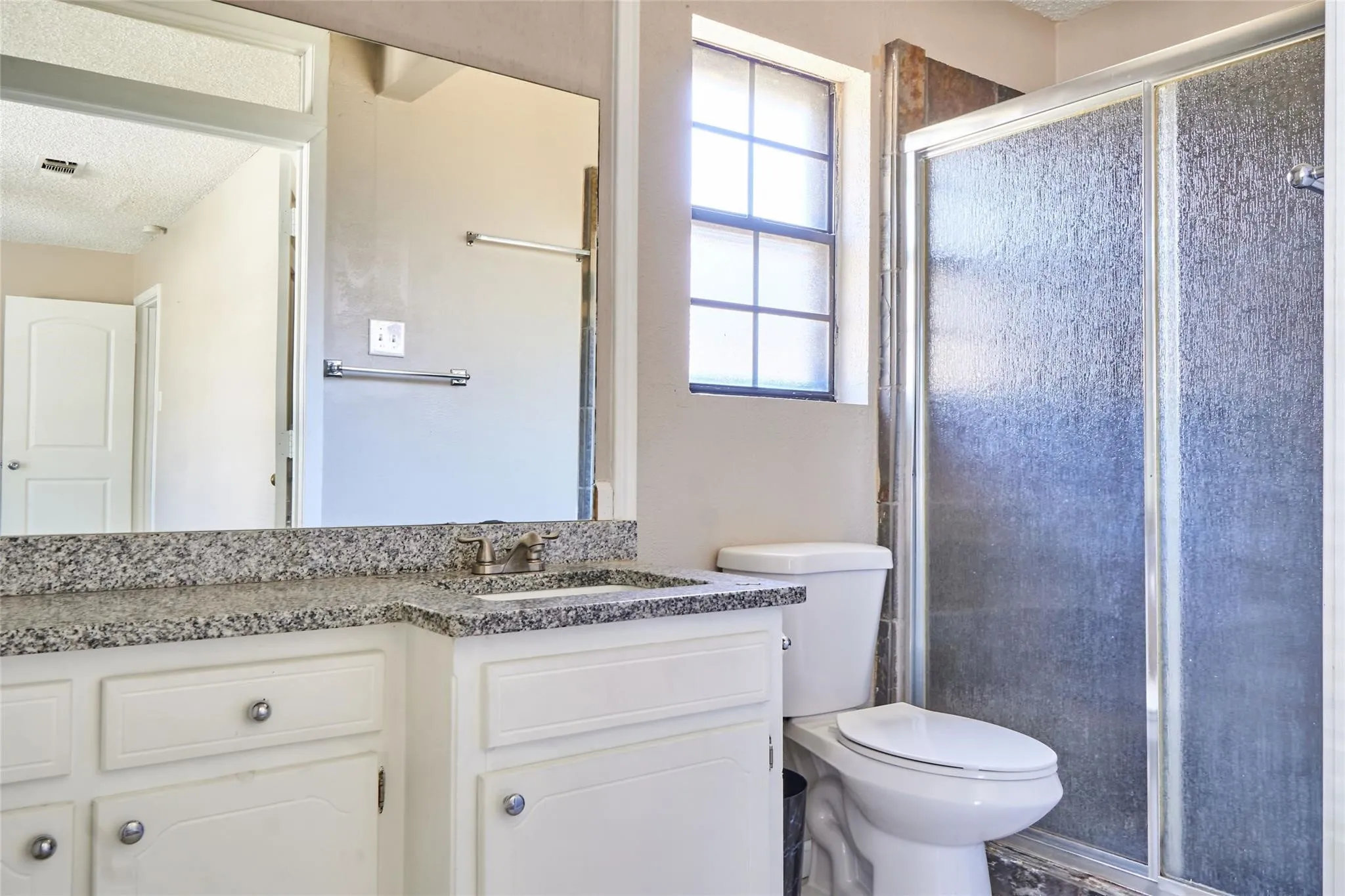 Single Family Residence For Sale in Tarrant County , 1025 Fox River Lane, Fort Worth, Texas 76120, 3 Bedroom, 2 Bathroom, 2 Garage spaces, 1,425 Sqft, built in 1979, mls#21397276, Real Estate Agent in Fort Worth, Homes For Sale in Tarrant county, Homes For Sale in Fort Worth, Realtor in Fort Worth Texas, Real Estate Brokerage Independent Realty Texas, Luminita Cordes Realtor