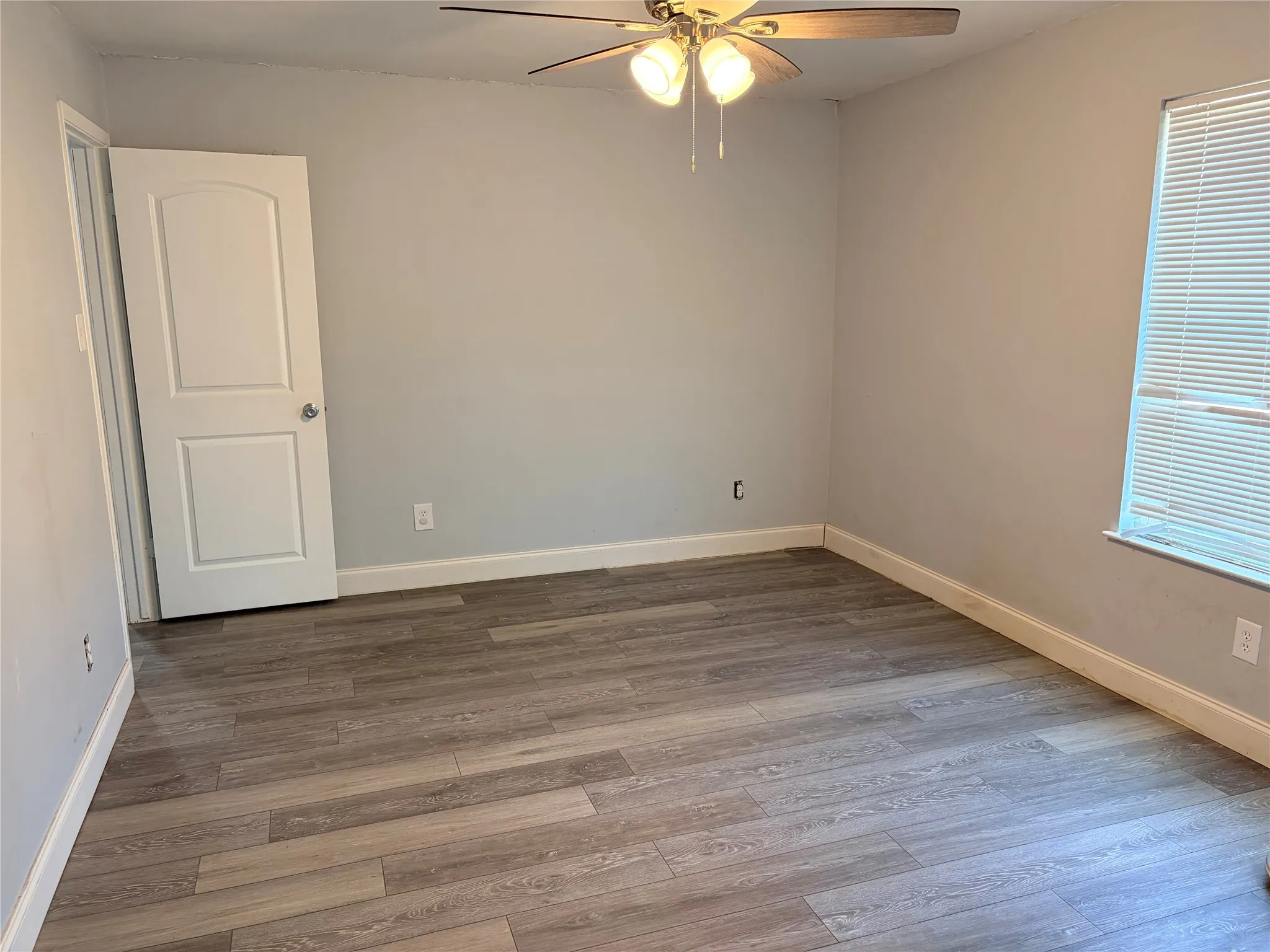 Single Family Residence For Sale in Tarrant County , 1025 Fox River Lane, Fort Worth, Texas 76120, 3 Bedroom, 2 Bathroom, 2 Garage spaces, 1,425 Sqft, built in 1979, mls#21397276, Real Estate Agent in Fort Worth, Homes For Sale in Tarrant county, Homes For Sale in Fort Worth, Realtor in Fort Worth Texas, Real Estate Brokerage Independent Realty Texas, Luminita Cordes Realtor