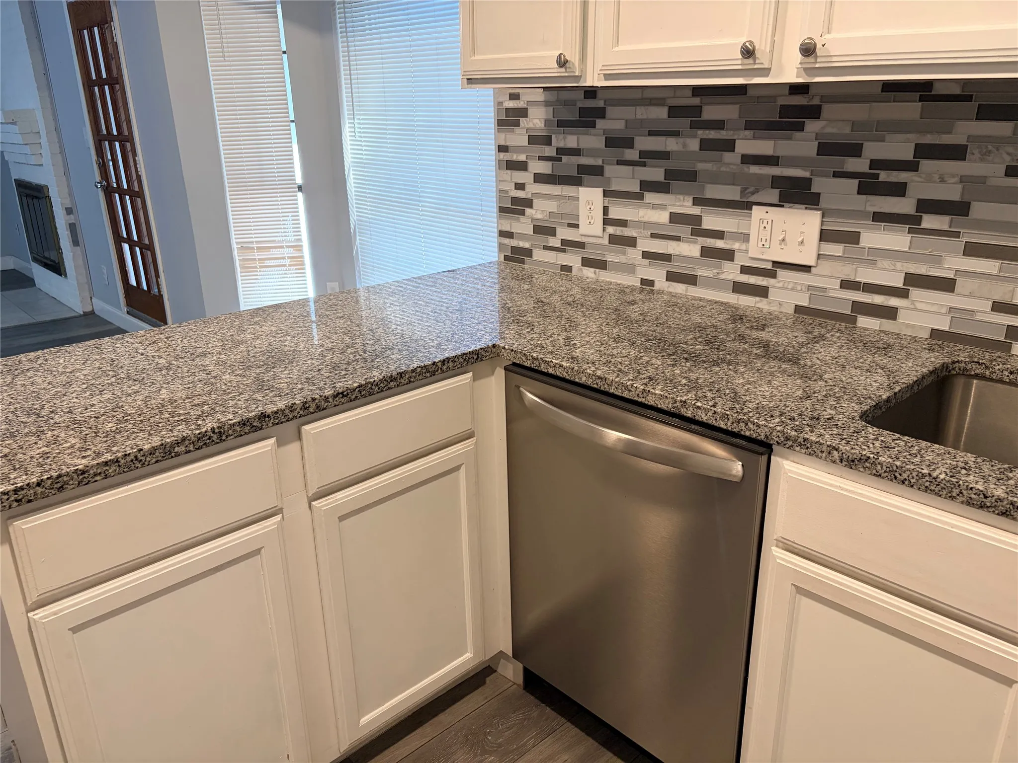 Single Family Residence For Sale in Tarrant County , 1025 Fox River Lane, Fort Worth, Texas 76120, 3 Bedroom, 2 Bathroom, 2 Garage spaces, 1,425 Sqft, built in 1979, mls#21397276, Real Estate Agent in Fort Worth, Homes For Sale in Tarrant county, Homes For Sale in Fort Worth, Realtor in Fort Worth Texas, Real Estate Brokerage Independent Realty Texas, Luminita Cordes Realtor