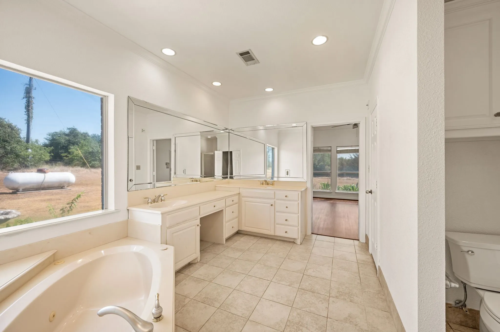 Single Family Residence For Sale in Wise County , 141 Blue Sky Drive, Decatur, Texas 76234, 4 Bedroom, 3 Bathroom, 2 Garage spaces, 3,829 Sqft, built in 2000, mls#21397331, Real Estate Agent in Decatur, Homes For Sale in Wise county, Homes For Sale in Decatur, Realtor in Decatur Texas, Real Estate Brokerage Independent Realty Texas, Luminita Cordes Realtor