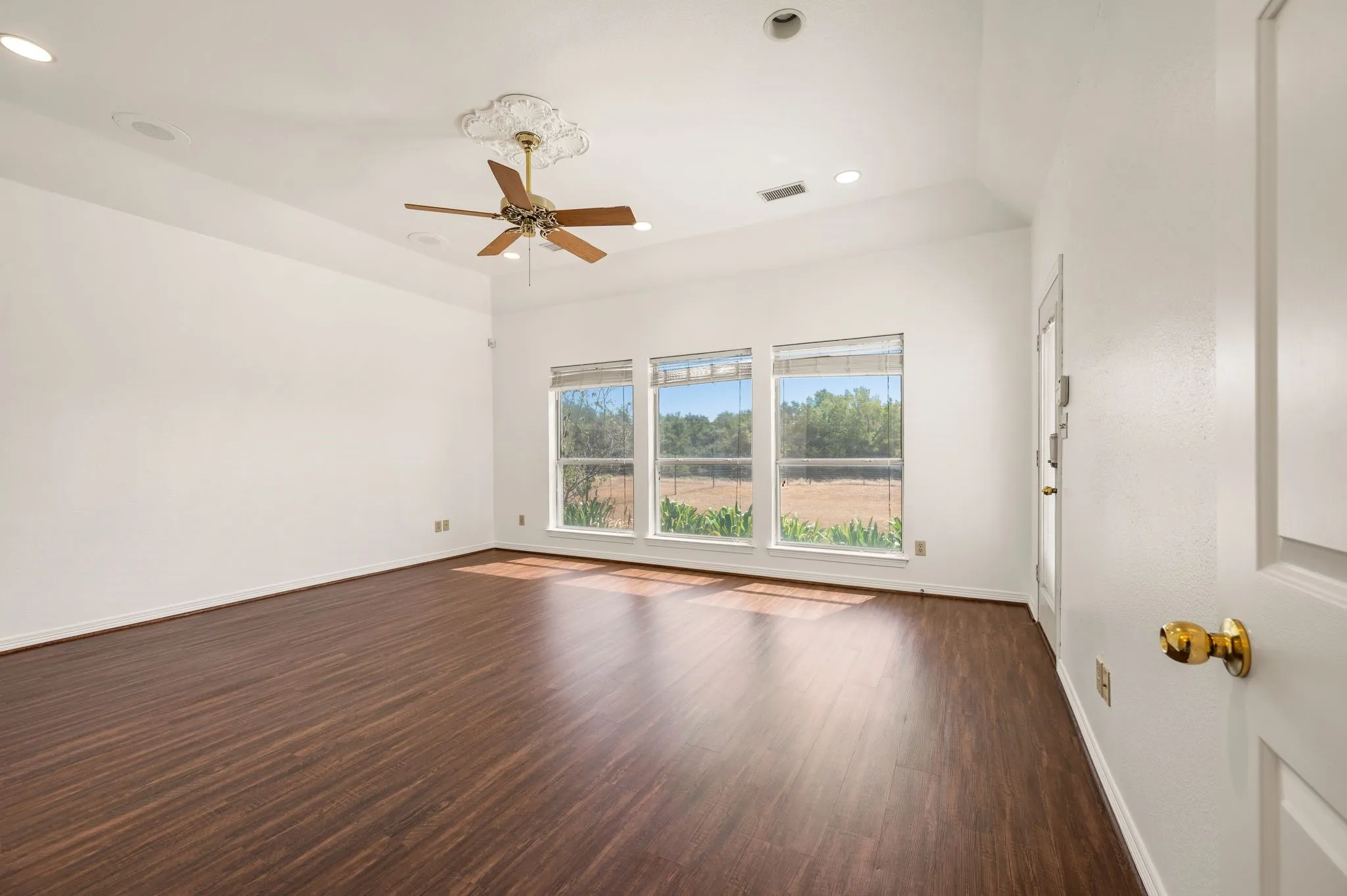 Single Family Residence For Sale in Wise County , 141 Blue Sky Drive, Decatur, Texas 76234, 4 Bedroom, 3 Bathroom, 2 Garage spaces, 3,829 Sqft, built in 2000, mls#21397331, Real Estate Agent in Decatur, Homes For Sale in Wise county, Homes For Sale in Decatur, Realtor in Decatur Texas, Real Estate Brokerage Independent Realty Texas, Luminita Cordes Realtor