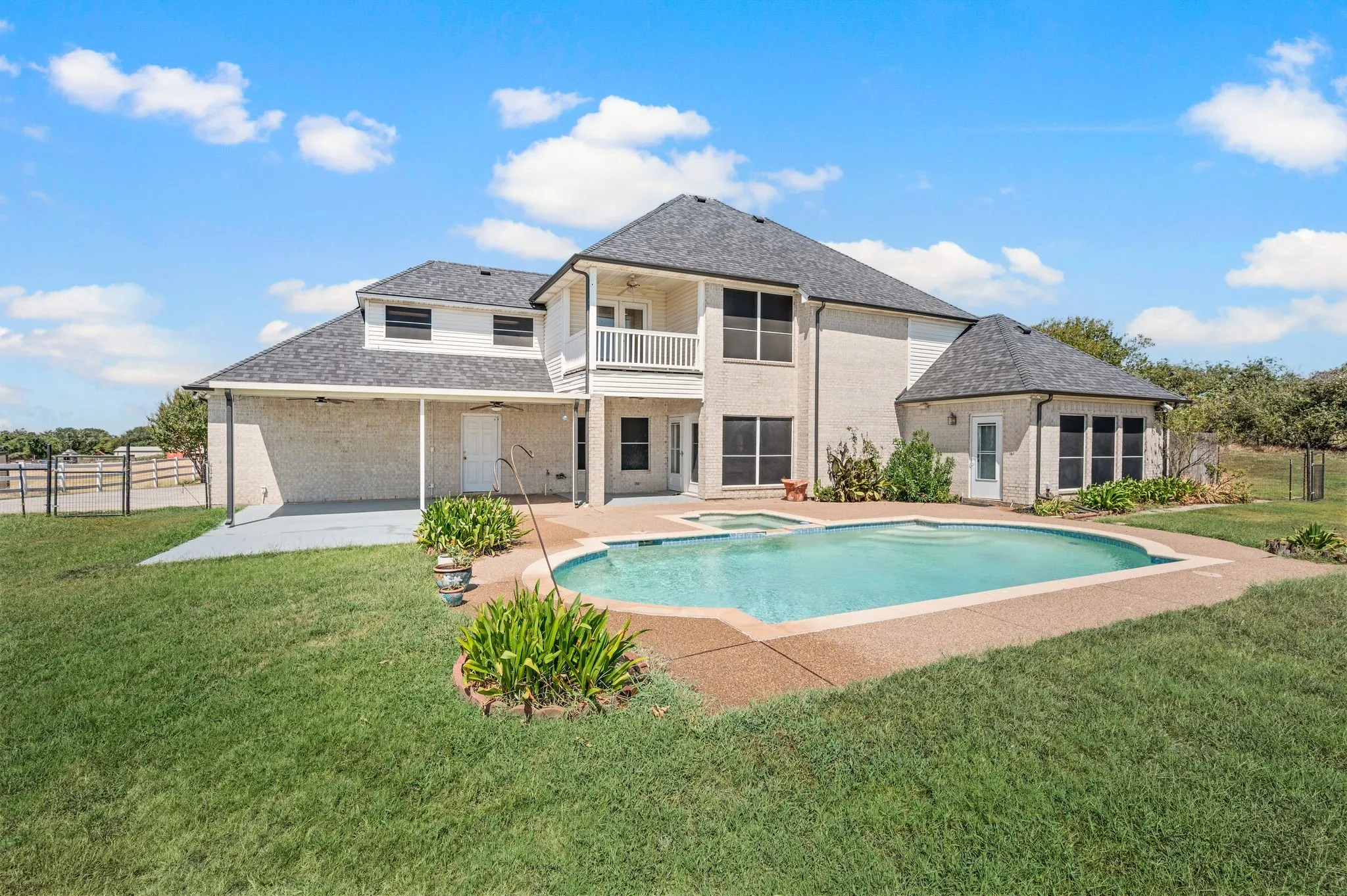Single Family Residence For Sale in Wise County , 141 Blue Sky Drive, Decatur, Texas 76234, 4 Bedroom, 3 Bathroom, 2 Garage spaces, 3,829 Sqft, built in 2000, mls#21397331, Real Estate Agent in Decatur, Homes For Sale in Wise county, Homes For Sale in Decatur, Realtor in Decatur Texas, Real Estate Brokerage Independent Realty Texas, Luminita Cordes Realtor