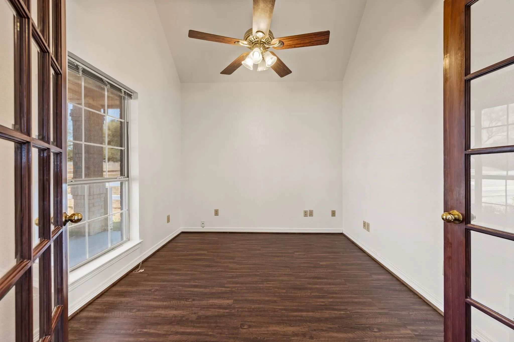 Single Family Residence For Sale in Wise County , 141 Blue Sky Drive, Decatur, Texas 76234, 4 Bedroom, 3 Bathroom, 2 Garage spaces, 3,829 Sqft, built in 2000, mls#21397331, Real Estate Agent in Decatur, Homes For Sale in Wise county, Homes For Sale in Decatur, Realtor in Decatur Texas, Real Estate Brokerage Independent Realty Texas, Luminita Cordes Realtor