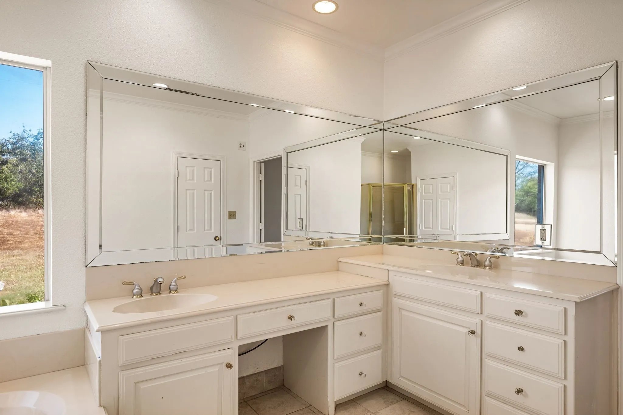 Single Family Residence For Sale in Wise County , 141 Blue Sky Drive, Decatur, Texas 76234, 4 Bedroom, 3 Bathroom, 2 Garage spaces, 3,829 Sqft, built in 2000, mls#21397331, Real Estate Agent in Decatur, Homes For Sale in Wise county, Homes For Sale in Decatur, Realtor in Decatur Texas, Real Estate Brokerage Independent Realty Texas, Luminita Cordes Realtor