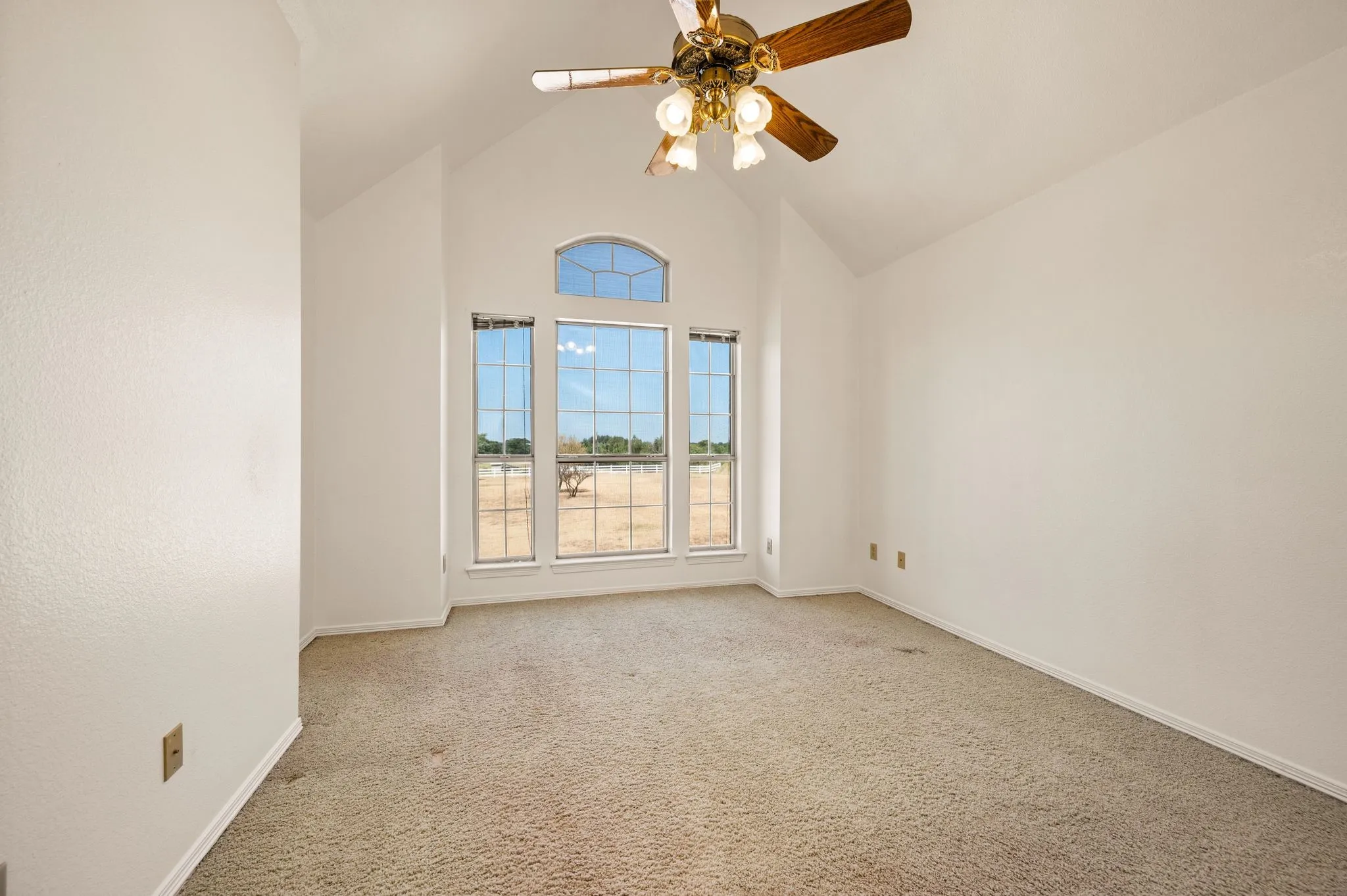 Single Family Residence For Sale in Wise County , 141 Blue Sky Drive, Decatur, Texas 76234, 4 Bedroom, 3 Bathroom, 2 Garage spaces, 3,829 Sqft, built in 2000, mls#21397331, Real Estate Agent in Decatur, Homes For Sale in Wise county, Homes For Sale in Decatur, Realtor in Decatur Texas, Real Estate Brokerage Independent Realty Texas, Luminita Cordes Realtor