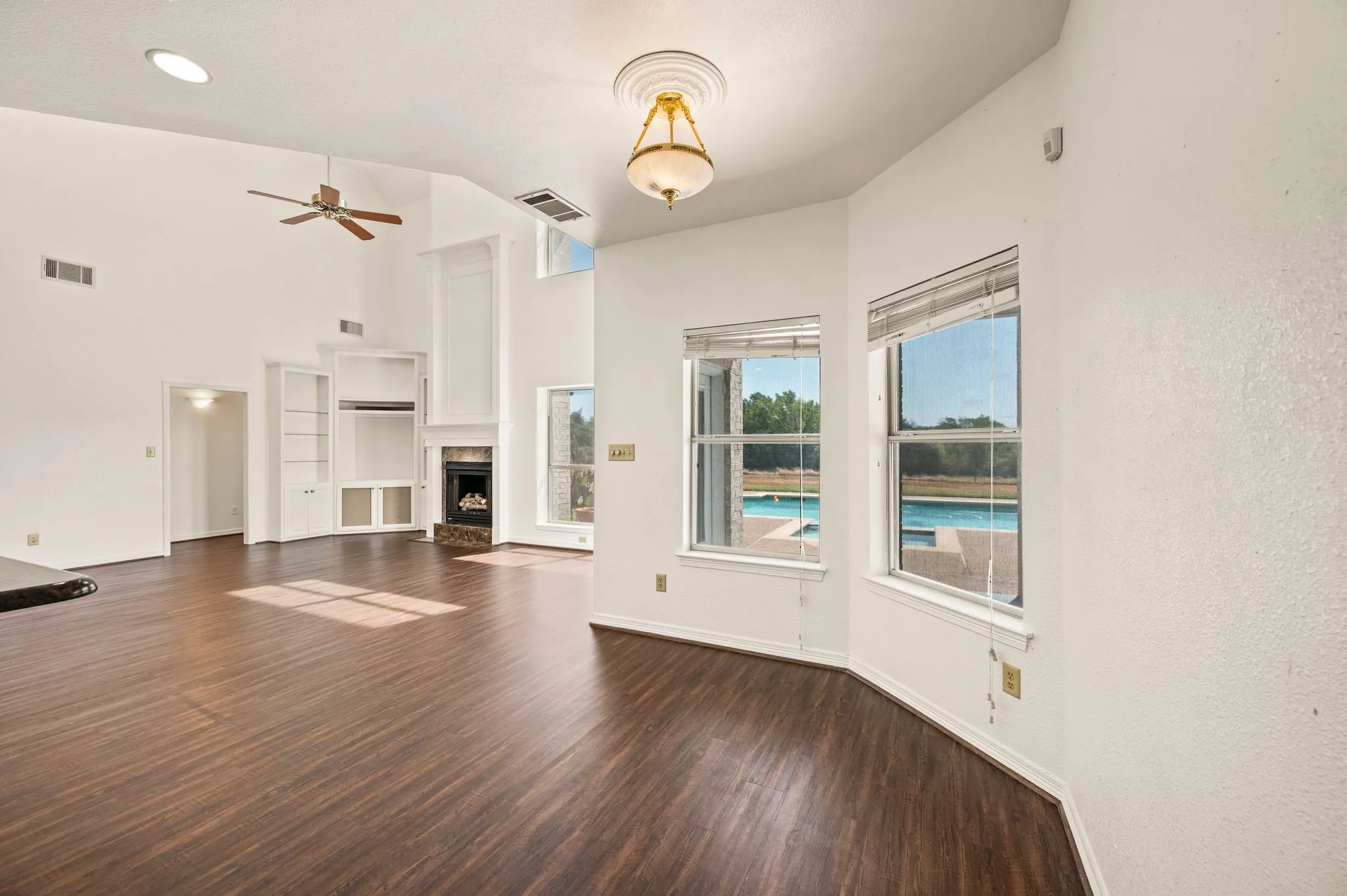 Single Family Residence For Sale in Wise County , 141 Blue Sky Drive, Decatur, Texas 76234, 4 Bedroom, 3 Bathroom, 2 Garage spaces, 3,829 Sqft, built in 2000, mls#21397331, Real Estate Agent in Decatur, Homes For Sale in Wise county, Homes For Sale in Decatur, Realtor in Decatur Texas, Real Estate Brokerage Independent Realty Texas, Luminita Cordes Realtor