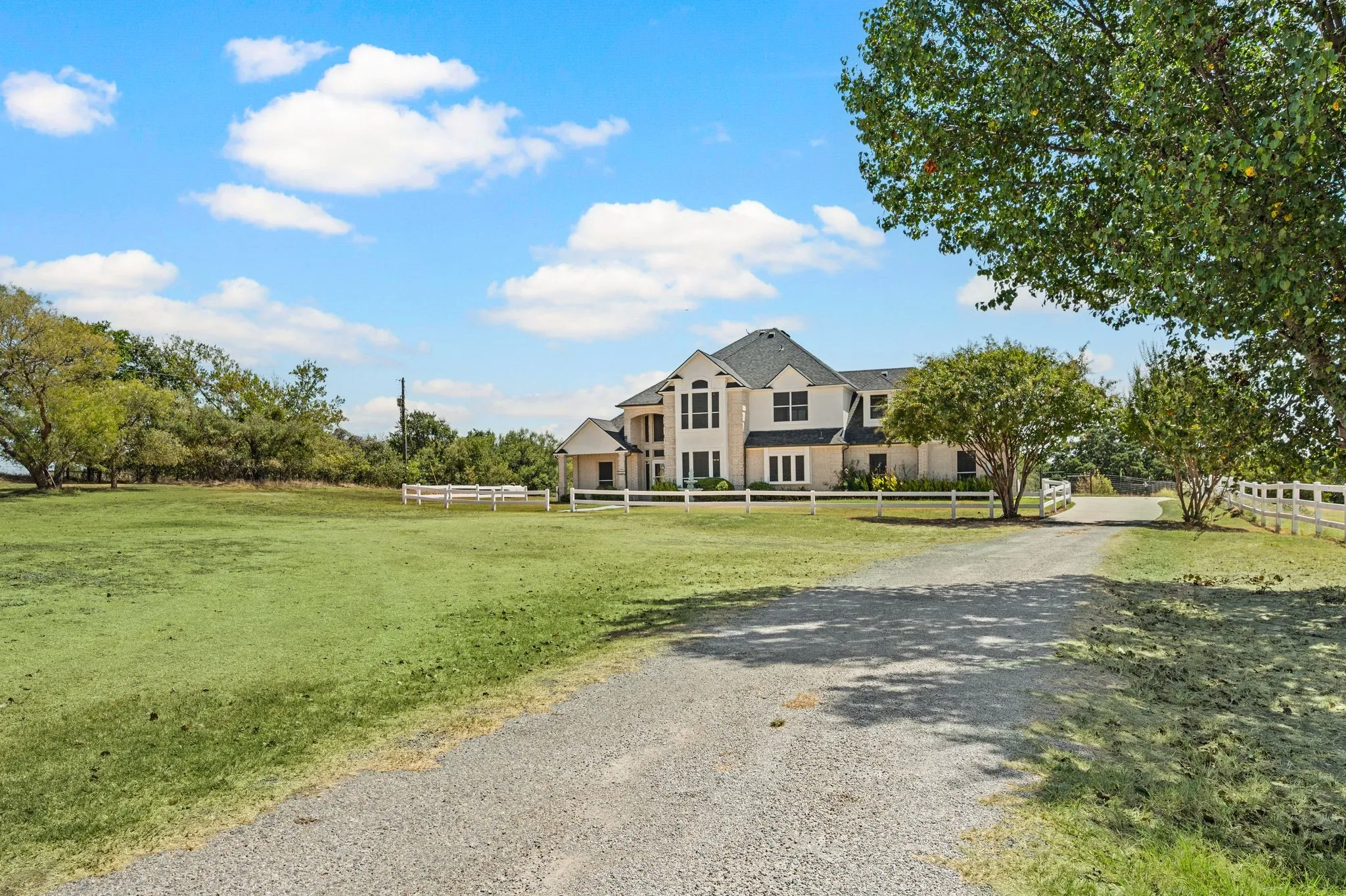 Single Family Residence For Sale in Wise County , 141 Blue Sky Drive, Decatur, Texas 76234, 4 Bedroom, 3 Bathroom, 2 Garage spaces, 3,829 Sqft, built in 2000, mls#21397331, Real Estate Agent in Decatur, Homes For Sale in Wise county, Homes For Sale in Decatur, Realtor in Decatur Texas, Real Estate Brokerage Independent Realty Texas, Luminita Cordes Realtor
