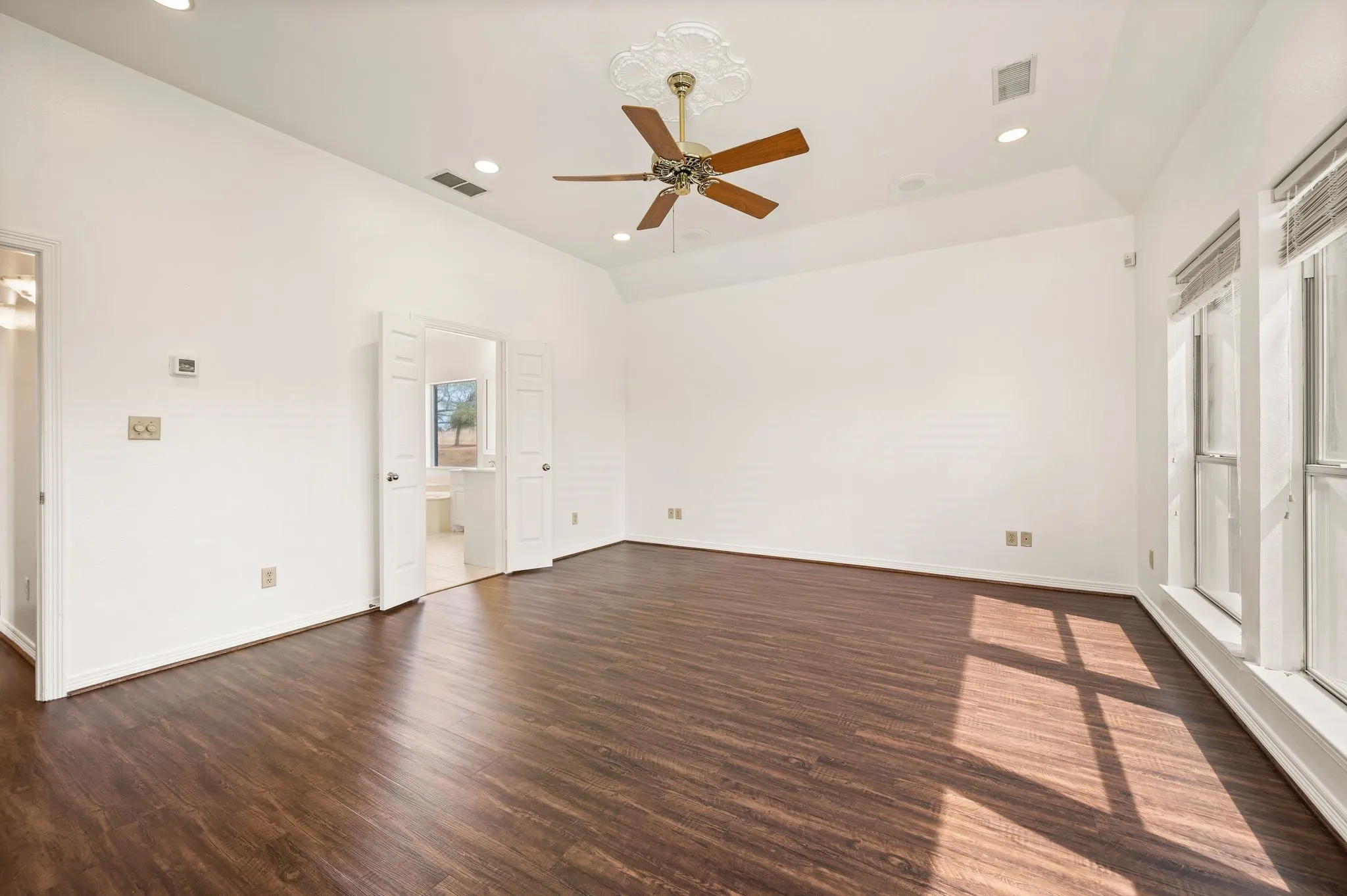 Single Family Residence For Sale in Wise County , 141 Blue Sky Drive, Decatur, Texas 76234, 4 Bedroom, 3 Bathroom, 2 Garage spaces, 3,829 Sqft, built in 2000, mls#21397331, Real Estate Agent in Decatur, Homes For Sale in Wise county, Homes For Sale in Decatur, Realtor in Decatur Texas, Real Estate Brokerage Independent Realty Texas, Luminita Cordes Realtor