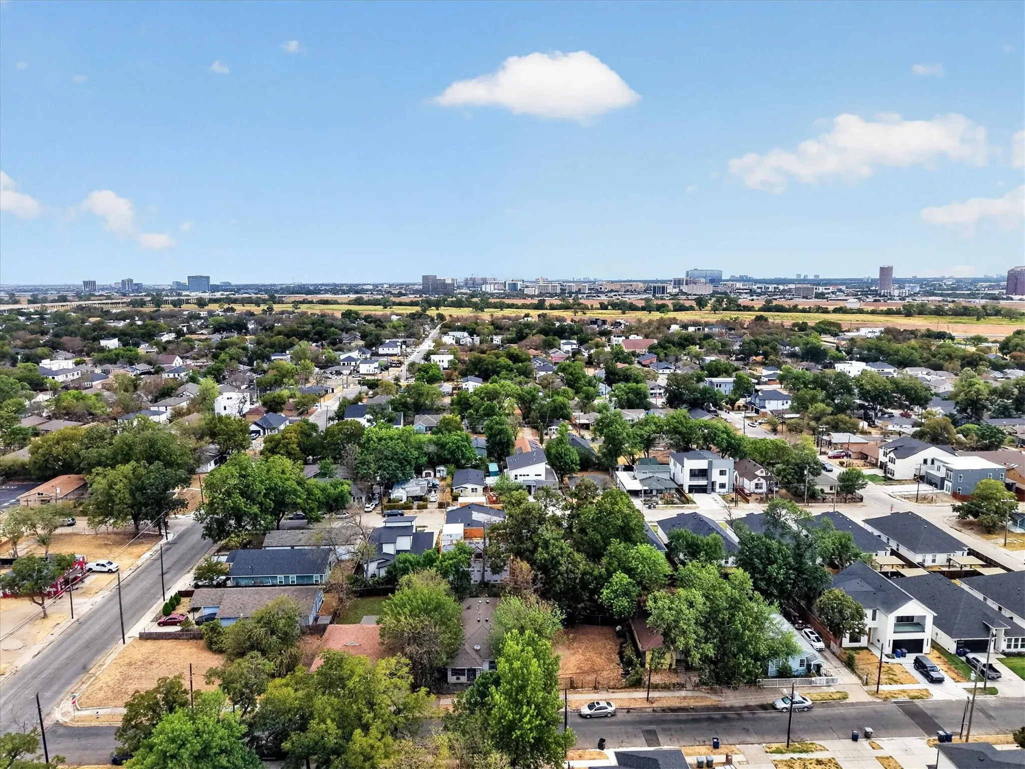 Single Family Residence For Sale in Dallas County , 1727 Morris Street, Dallas, Texas 75212, 2 Bedroom, 2 Bathroom, Garage spaces, 1,056 Sqft, built in 1959, mls#21397097, Real Estate Agent in Dallas, Homes For Sale in Dallas county, Homes For Sale in Dallas, Realtor in Dallas Texas, Real Estate Brokerage Independent Realty Texas, Luminita Cordes Realtor