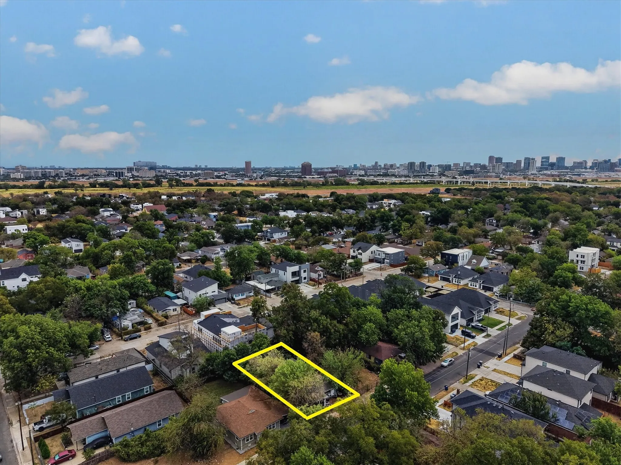 Single Family Residence For Sale in Dallas County , 1727 Morris Street, Dallas, Texas 75212, 2 Bedroom, 2 Bathroom, Garage spaces, 1,056 Sqft, built in 1959, mls#21397097, Real Estate Agent in Dallas, Homes For Sale in Dallas county, Homes For Sale in Dallas, Realtor in Dallas Texas, Real Estate Brokerage Independent Realty Texas, Luminita Cordes Realtor