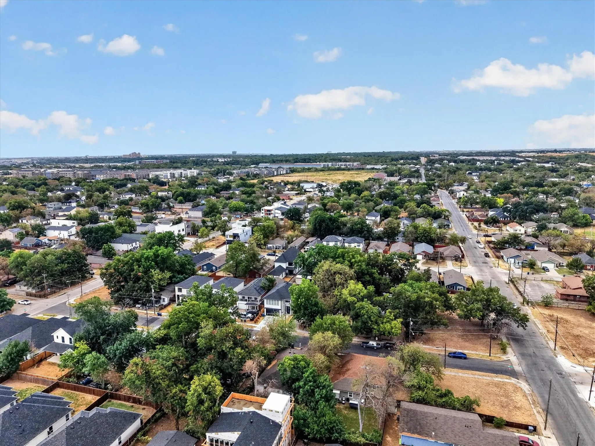 Single Family Residence For Sale in Dallas County , 1727 Morris Street, Dallas, Texas 75212, 2 Bedroom, 2 Bathroom, Garage spaces, 1,056 Sqft, built in 1959, mls#21397097, Real Estate Agent in Dallas, Homes For Sale in Dallas county, Homes For Sale in Dallas, Realtor in Dallas Texas, Real Estate Brokerage Independent Realty Texas, Luminita Cordes Realtor