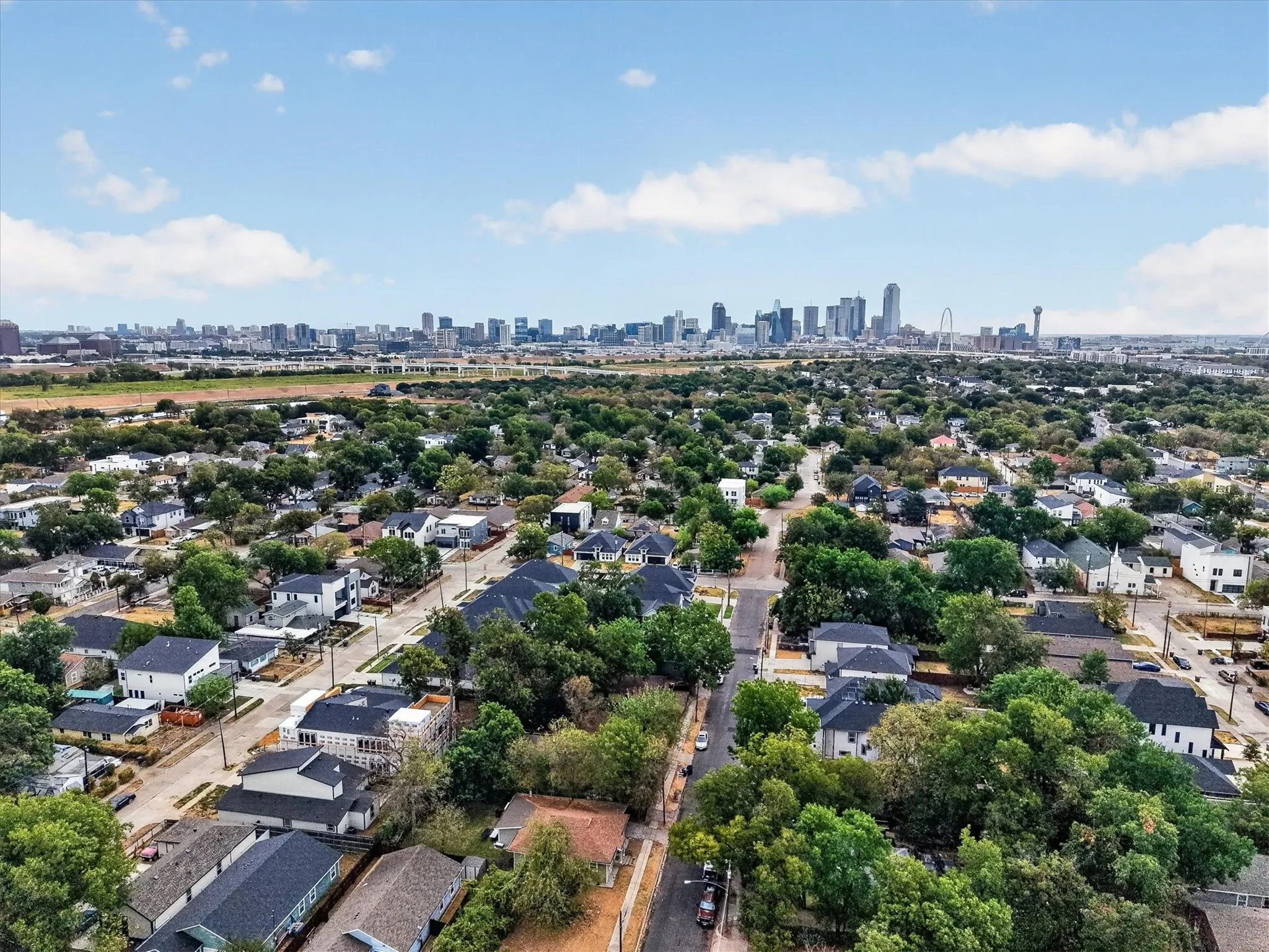 Single Family Residence For Sale in Dallas County , 1727 Morris Street, Dallas, Texas 75212, 2 Bedroom, 2 Bathroom, Garage spaces, 1,056 Sqft, built in 1959, mls#21397097, Real Estate Agent in Dallas, Homes For Sale in Dallas county, Homes For Sale in Dallas, Realtor in Dallas Texas, Real Estate Brokerage Independent Realty Texas, Luminita Cordes Realtor