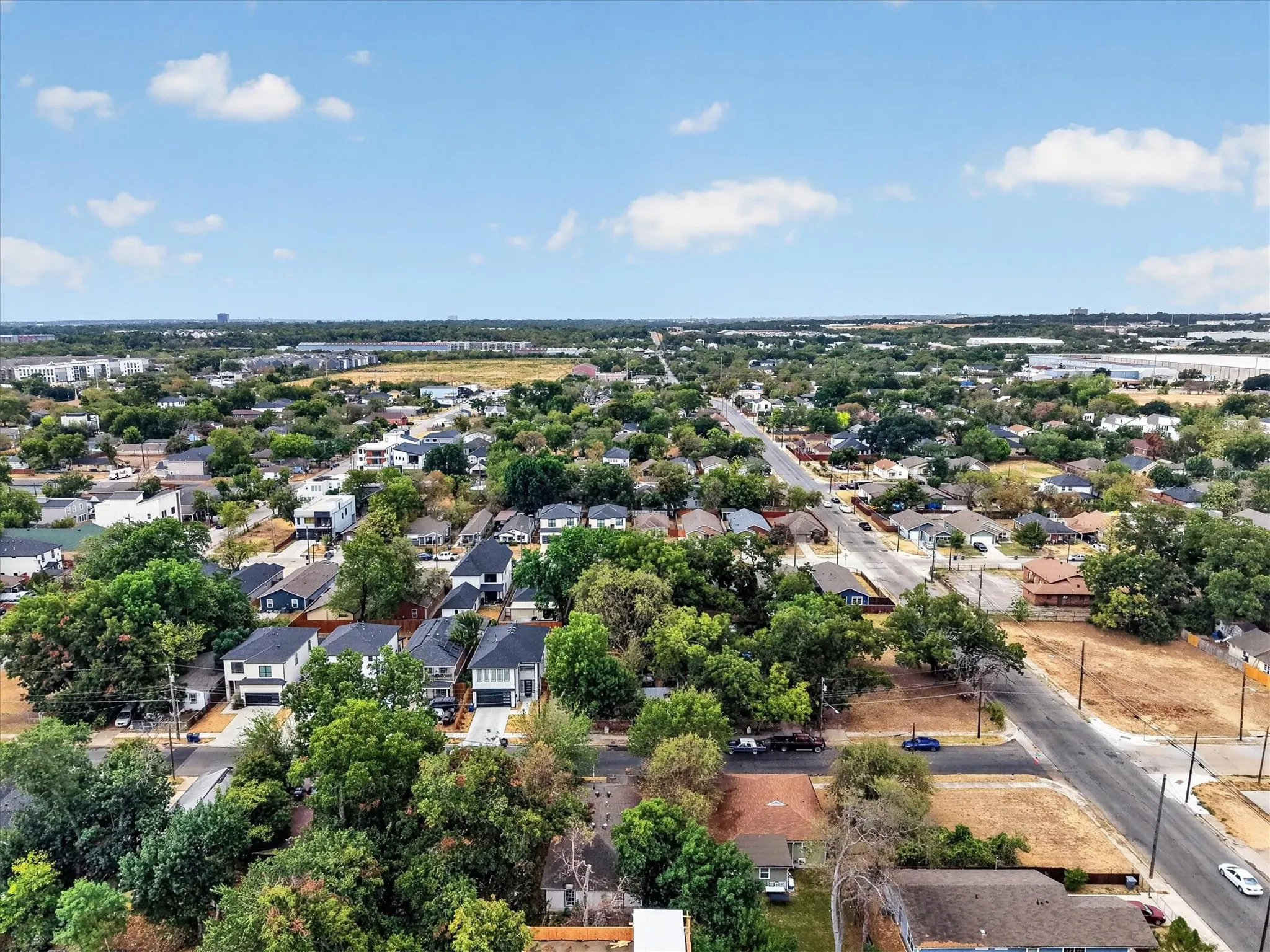 Single Family Residence For Sale in Dallas County , 1727 Morris Street, Dallas, Texas 75212, 2 Bedroom, 2 Bathroom, Garage spaces, 1,056 Sqft, built in 1959, mls#21397097, Real Estate Agent in Dallas, Homes For Sale in Dallas county, Homes For Sale in Dallas, Realtor in Dallas Texas, Real Estate Brokerage Independent Realty Texas, Luminita Cordes Realtor