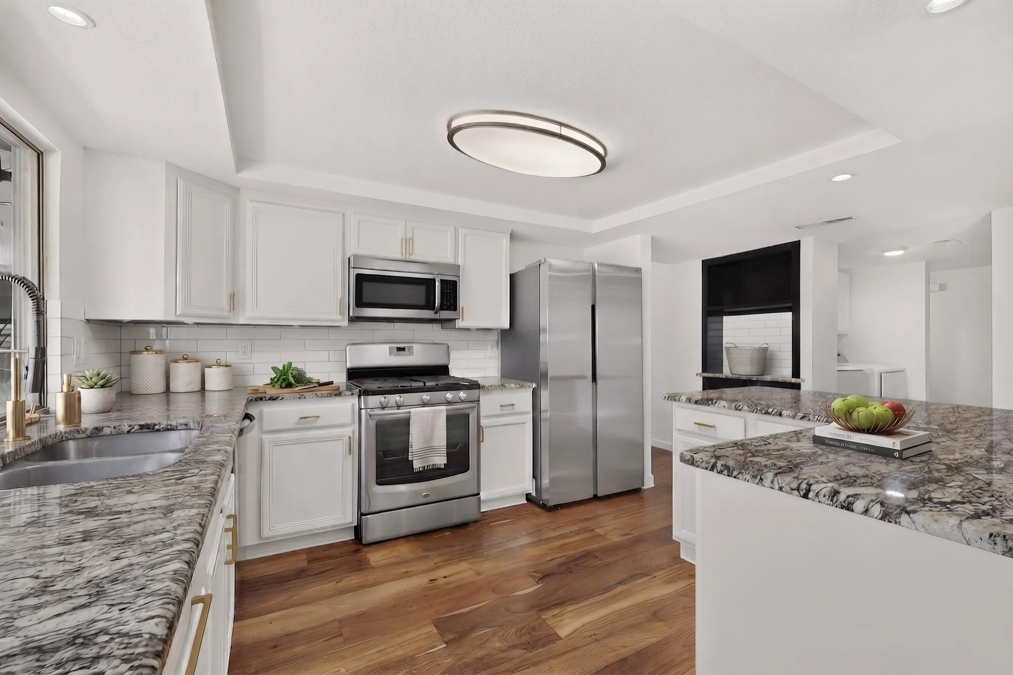 Open kitchen space - great for entertaining