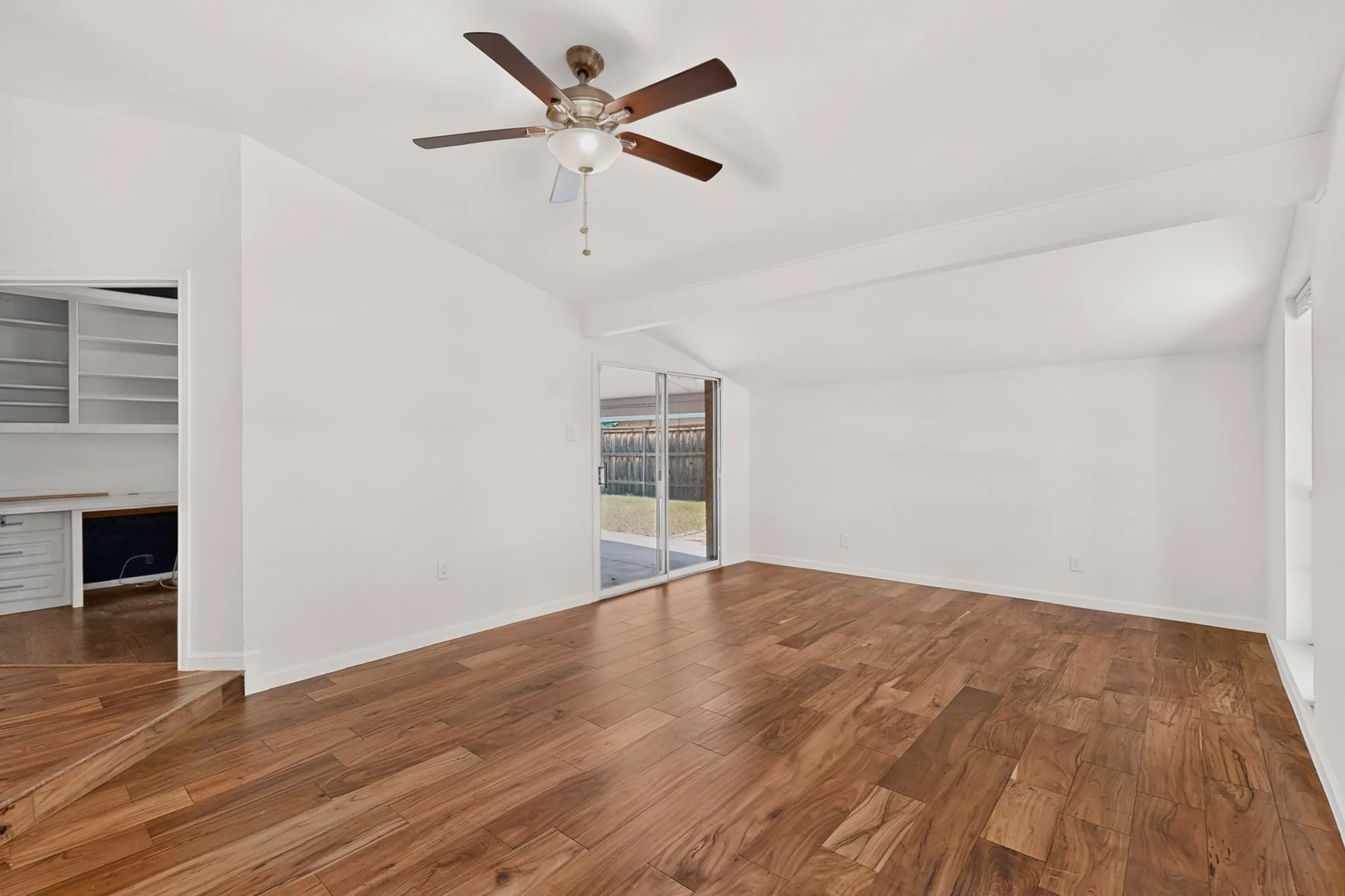 Versatile space for dining or living