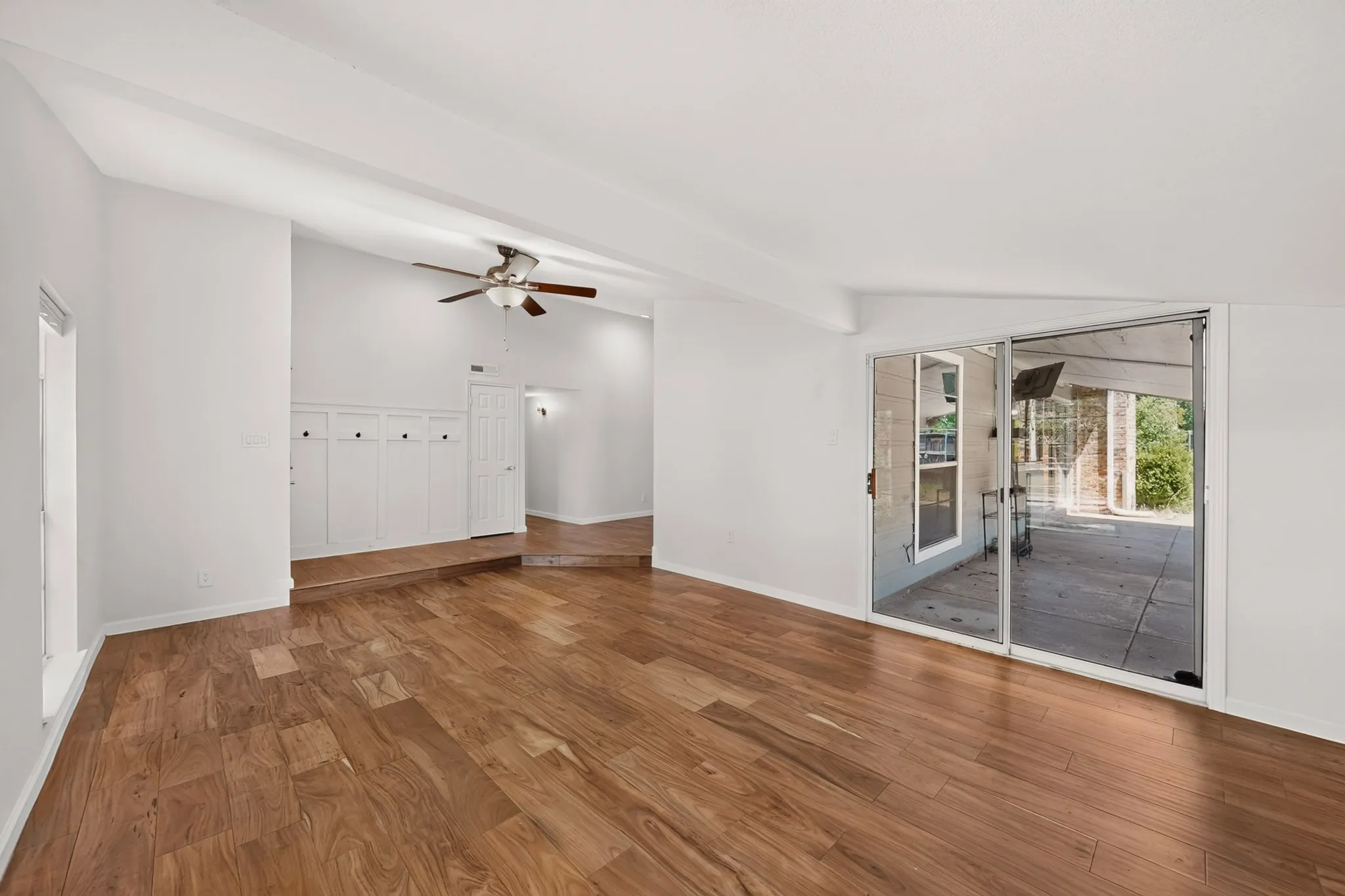 Versatile space for dining or living