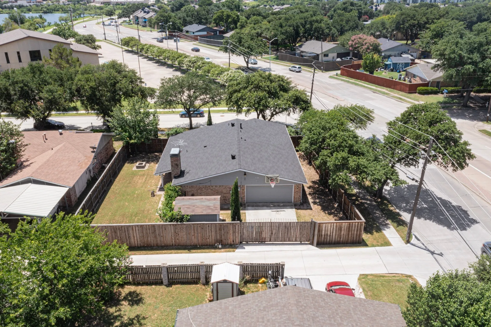 Walking distance to Woodlake Trail Park