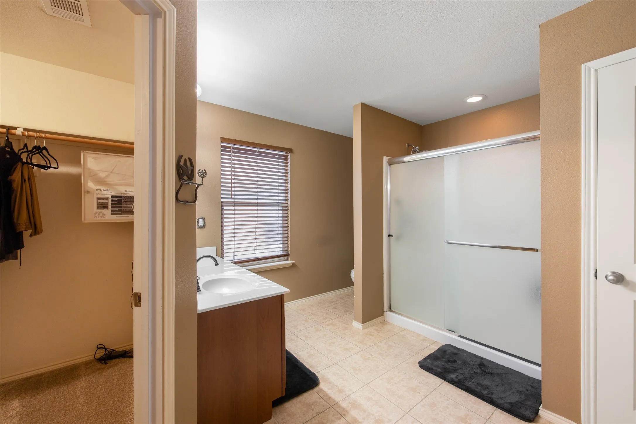 Single Family Residence For Sale in Tarrant County , 8640 Shallow Creek Drive, Fort Worth, Texas 76179, 5 Bedroom, 3 Bathroom, 2 Garage spaces, 3,320 Sqft, built in 2010, mls#21389559, Real Estate Agent in Fort Worth, Homes For Sale in Tarrant county, Homes For Sale in Fort Worth, Realtor in Fort Worth Texas, Real Estate Brokerage Independent Realty Texas, Luminita Cordes Realtor