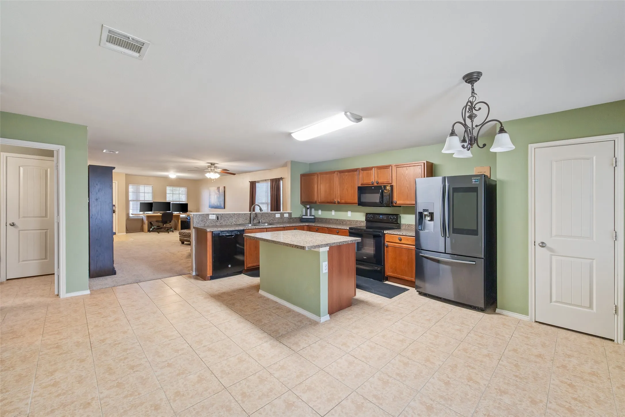 Single Family Residence For Sale in Tarrant County , 8640 Shallow Creek Drive, Fort Worth, Texas 76179, 5 Bedroom, 3 Bathroom, 2 Garage spaces, 3,320 Sqft, built in 2010, mls#21389559, Real Estate Agent in Fort Worth, Homes For Sale in Tarrant county, Homes For Sale in Fort Worth, Realtor in Fort Worth Texas, Real Estate Brokerage Independent Realty Texas, Luminita Cordes Realtor