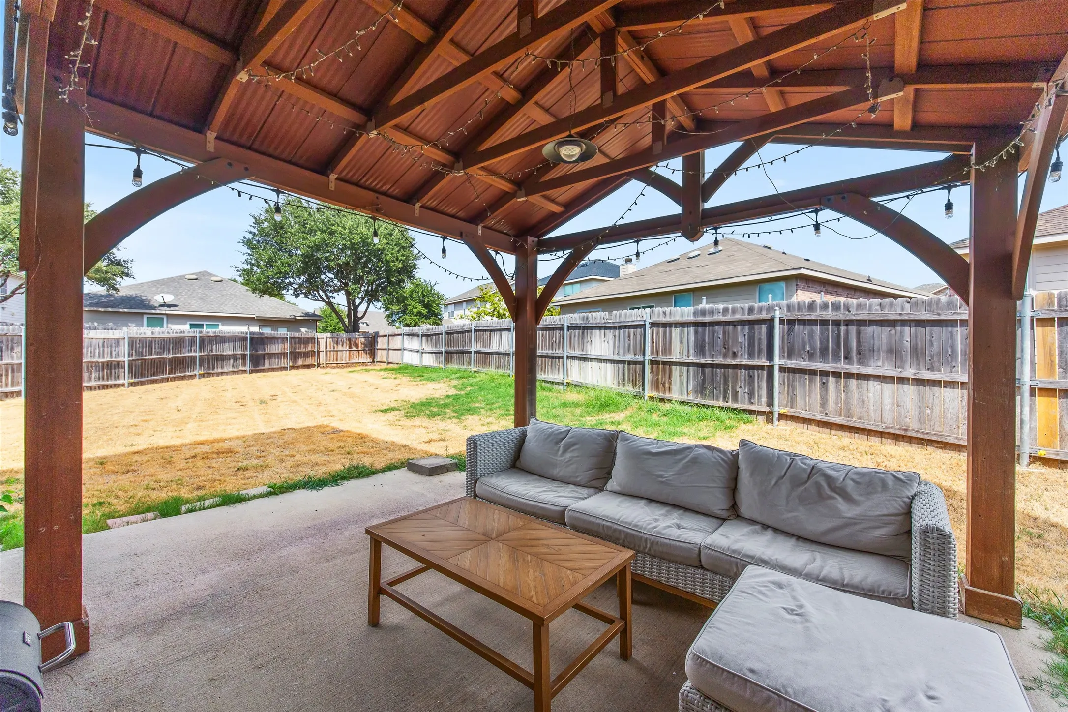Single Family Residence For Sale in Tarrant County , 8640 Shallow Creek Drive, Fort Worth, Texas 76179, 5 Bedroom, 3 Bathroom, 2 Garage spaces, 3,320 Sqft, built in 2010, mls#21389559, Real Estate Agent in Fort Worth, Homes For Sale in Tarrant county, Homes For Sale in Fort Worth, Realtor in Fort Worth Texas, Real Estate Brokerage Independent Realty Texas, Luminita Cordes Realtor