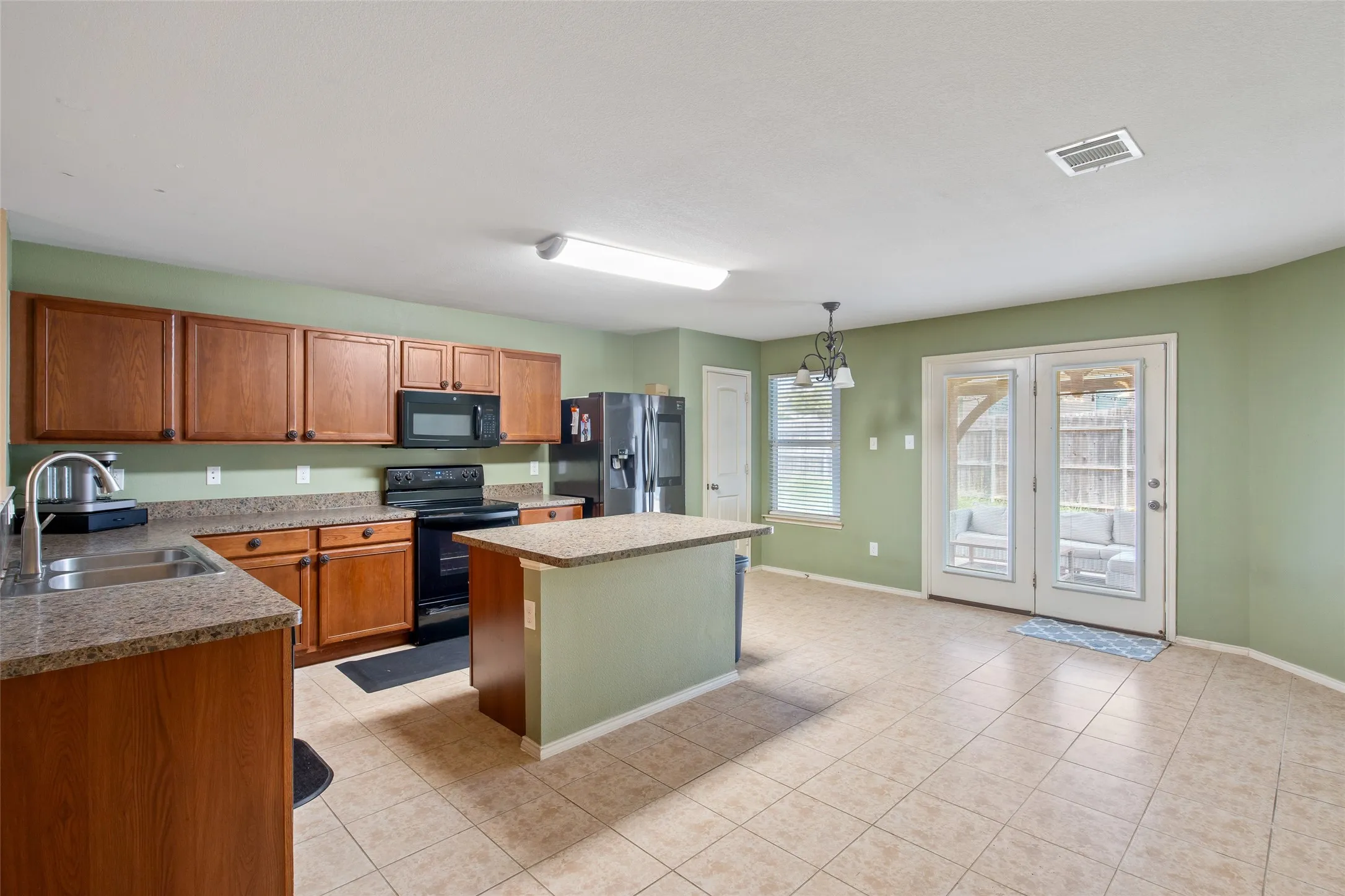 Single Family Residence For Sale in Tarrant County , 8640 Shallow Creek Drive, Fort Worth, Texas 76179, 5 Bedroom, 3 Bathroom, 2 Garage spaces, 3,320 Sqft, built in 2010, mls#21389559, Real Estate Agent in Fort Worth, Homes For Sale in Tarrant county, Homes For Sale in Fort Worth, Realtor in Fort Worth Texas, Real Estate Brokerage Independent Realty Texas, Luminita Cordes Realtor
