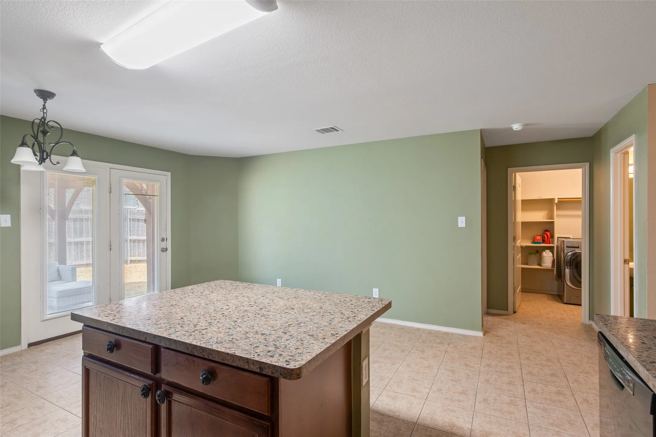 Single Family Residence For Sale in Tarrant County , 8640 Shallow Creek Drive, Fort Worth, Texas 76179, 5 Bedroom, 3 Bathroom, 2 Garage spaces, 3,320 Sqft, built in 2010, mls#21389559, Real Estate Agent in Fort Worth, Homes For Sale in Tarrant county, Homes For Sale in Fort Worth, Realtor in Fort Worth Texas, Real Estate Brokerage Independent Realty Texas, Luminita Cordes Realtor