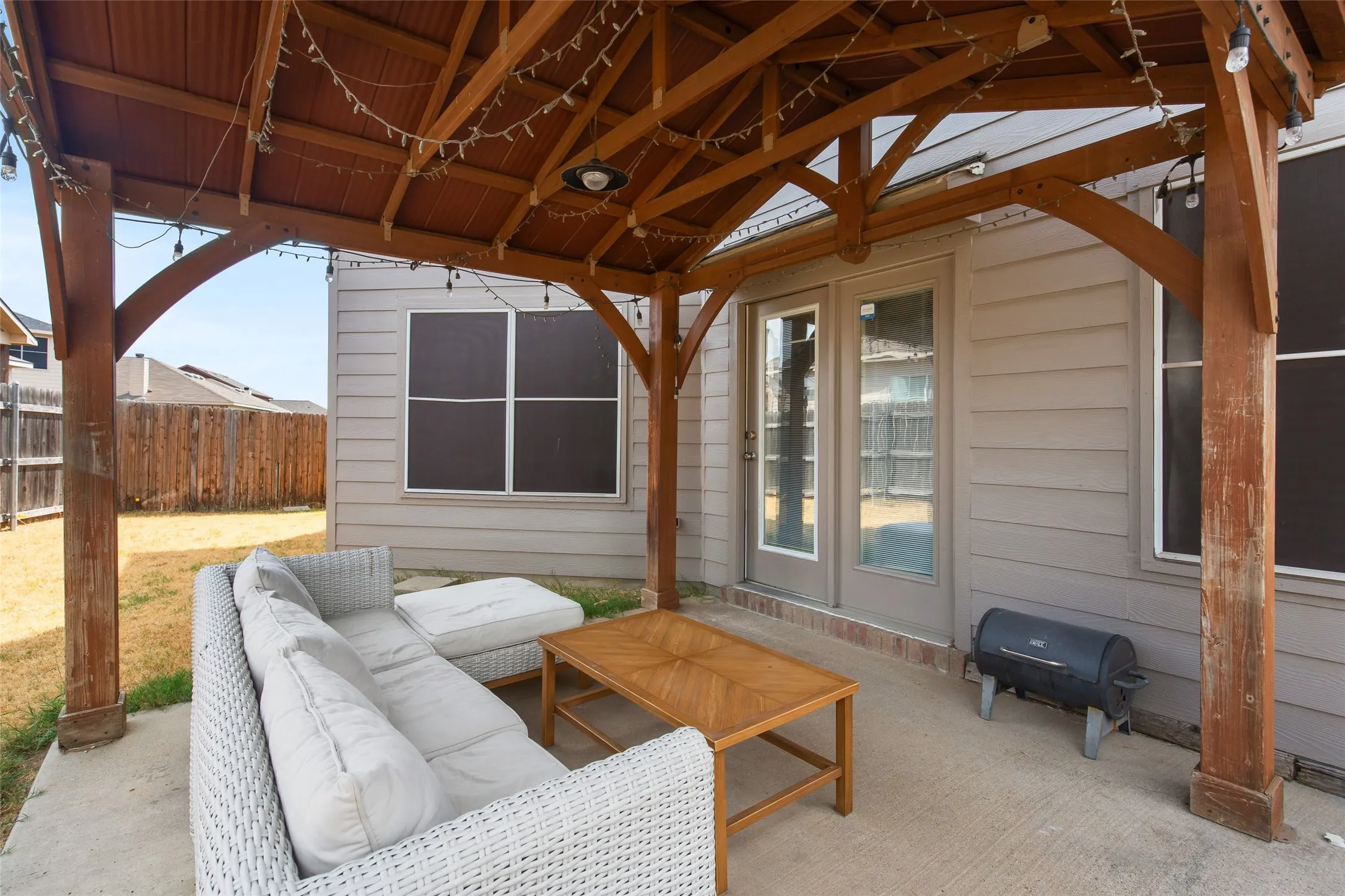 Single Family Residence For Sale in Tarrant County , 8640 Shallow Creek Drive, Fort Worth, Texas 76179, 5 Bedroom, 3 Bathroom, 2 Garage spaces, 3,320 Sqft, built in 2010, mls#21389559, Real Estate Agent in Fort Worth, Homes For Sale in Tarrant county, Homes For Sale in Fort Worth, Realtor in Fort Worth Texas, Real Estate Brokerage Independent Realty Texas, Luminita Cordes Realtor