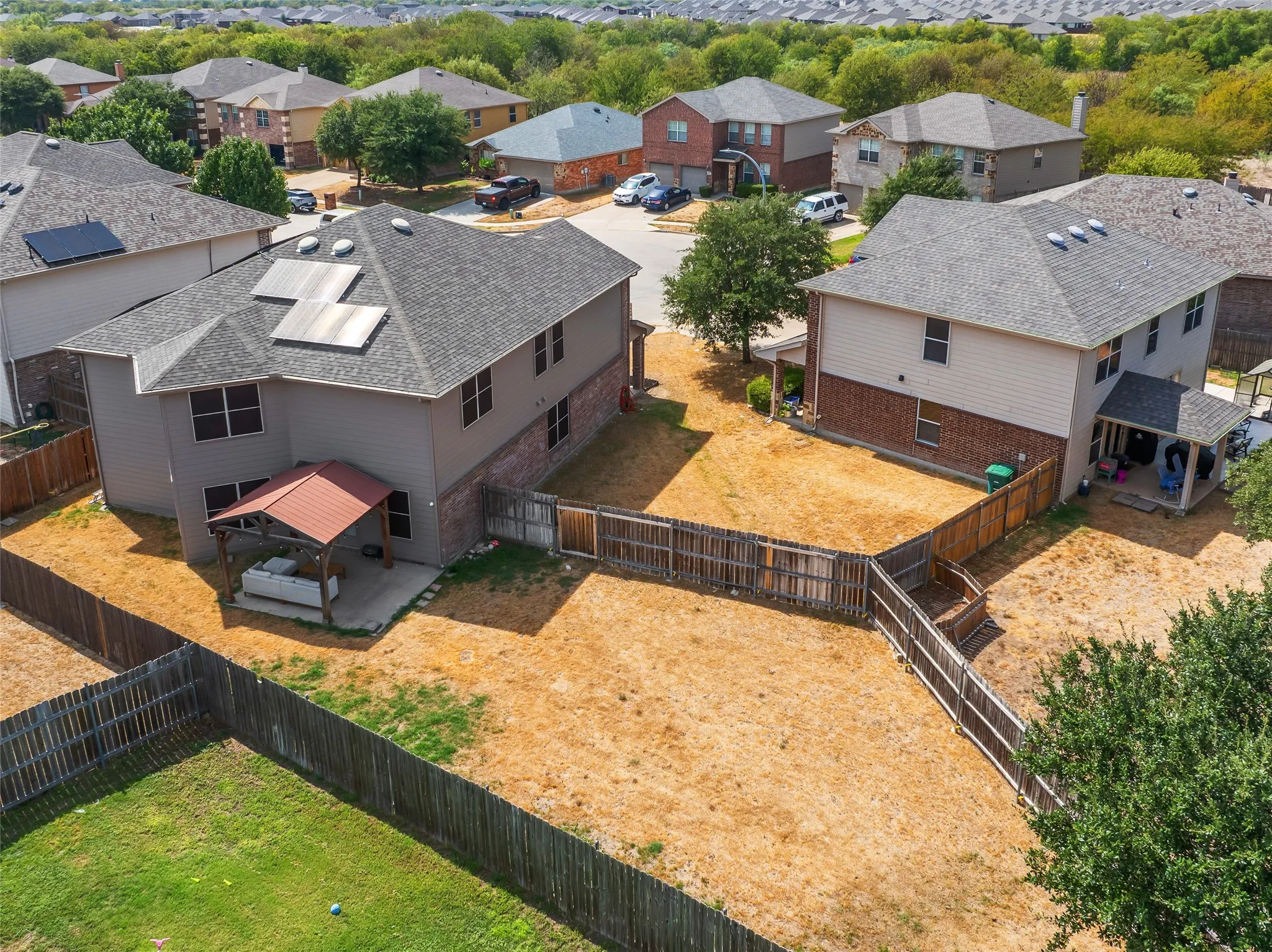 Single Family Residence For Sale in Tarrant County , 8640 Shallow Creek Drive, Fort Worth, Texas 76179, 5 Bedroom, 3 Bathroom, 2 Garage spaces, 3,320 Sqft, built in 2010, mls#21389559, Real Estate Agent in Fort Worth, Homes For Sale in Tarrant county, Homes For Sale in Fort Worth, Realtor in Fort Worth Texas, Real Estate Brokerage Independent Realty Texas, Luminita Cordes Realtor