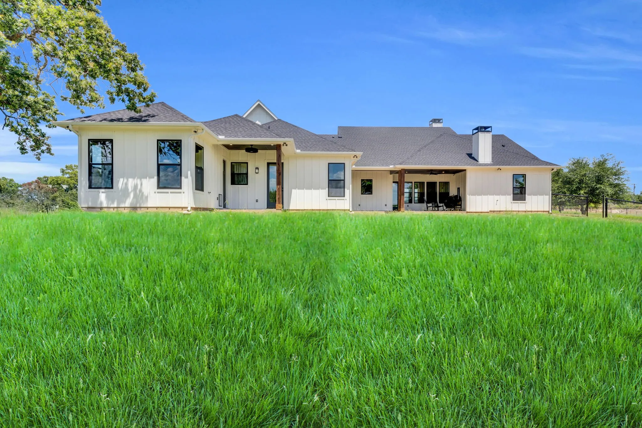 Single Family Residence For Sale in Ellis County , TBD H2 Farrar, Waxahachie, Texas 75165, 4 Bedroom, 2 Bathroom, 2 Garage spaces, 2,400 Sqft, built in 2026, mls#21397294, Real Estate Agent in Waxahachie, Homes For Sale in Ellis county, Homes For Sale in Waxahachie, Realtor in Waxahachie Texas, Real Estate Brokerage Independent Realty Texas, Luminita Cordes Realtor