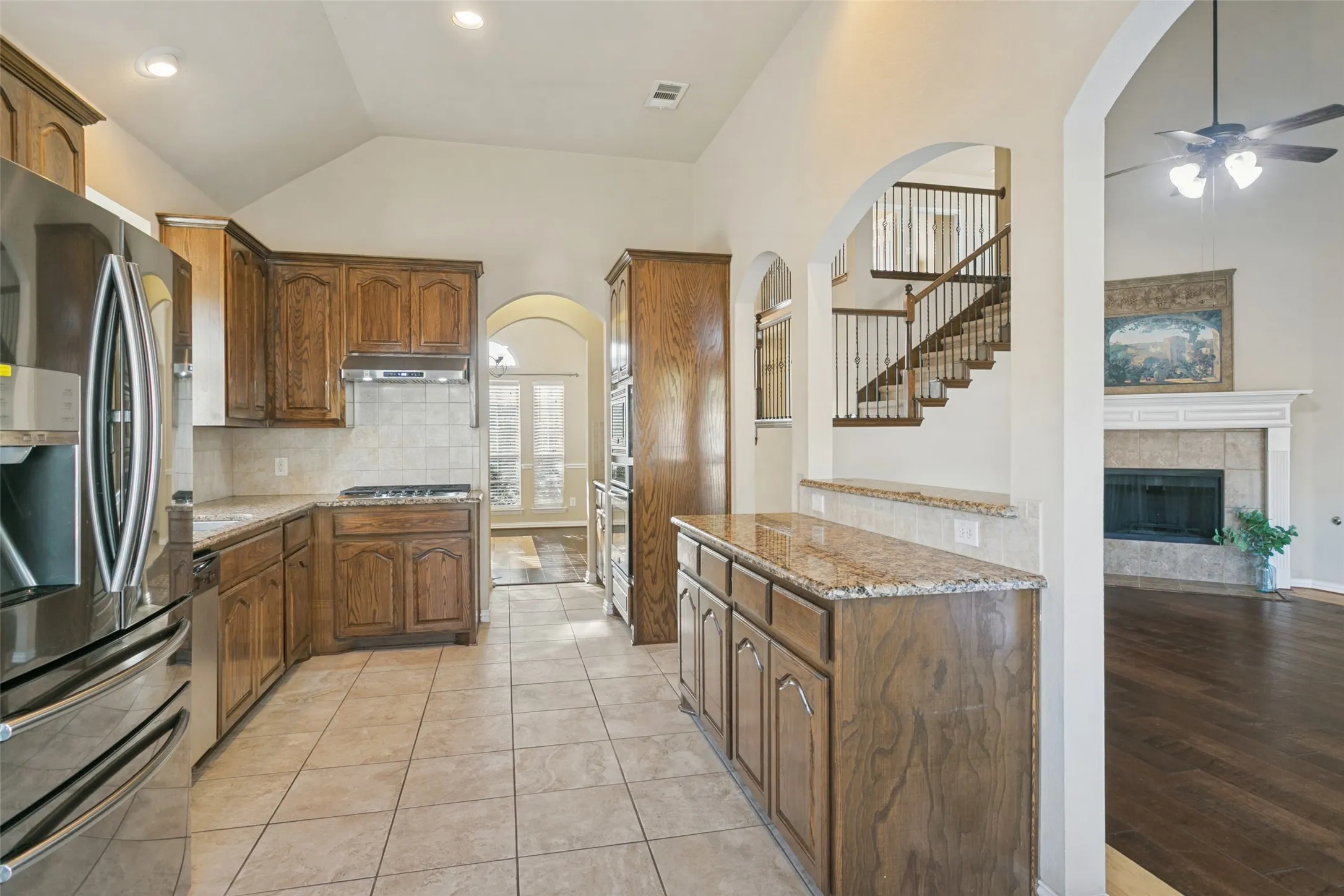 Look at all that counter space... Bring your baking dreams!