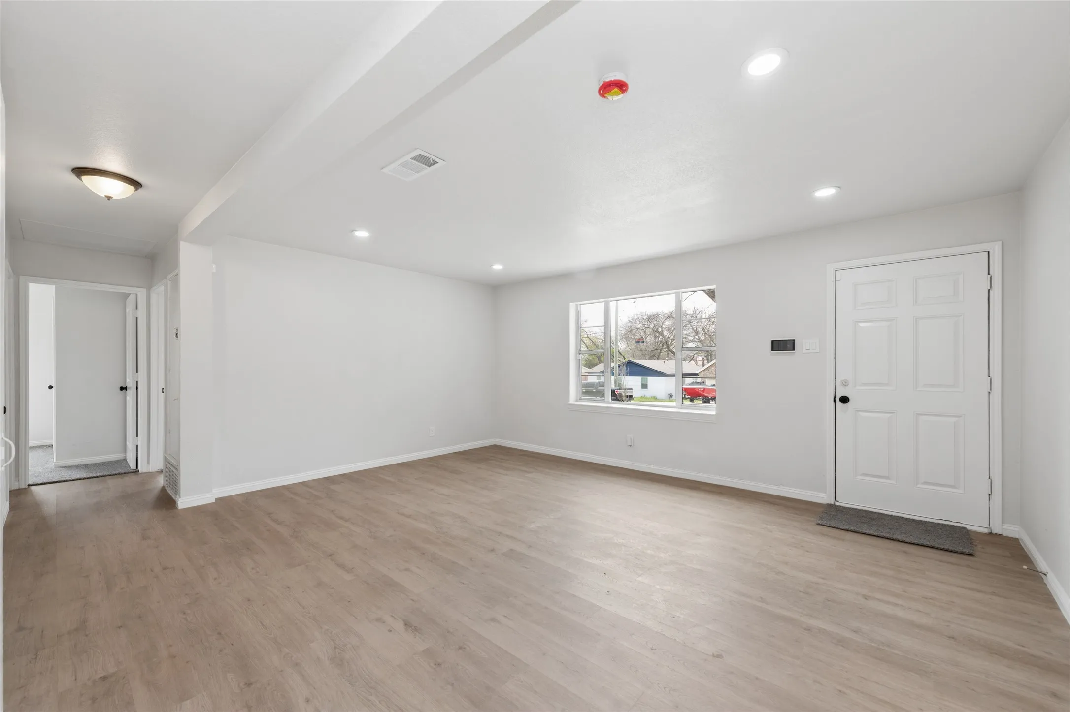 Single Family Residence For Sale in Dallas County , 4040 Wind River Drive, Dallas, Texas 75216, 4 Bedroom, 2 Bathroom, Garage spaces, 1,310 Sqft, built in 1956, mls#21397349, Real Estate Agent in Dallas, Homes For Sale in Dallas county, Homes For Sale in Dallas, Realtor in Dallas Texas, Real Estate Brokerage Independent Realty Texas, Luminita Cordes Realtor