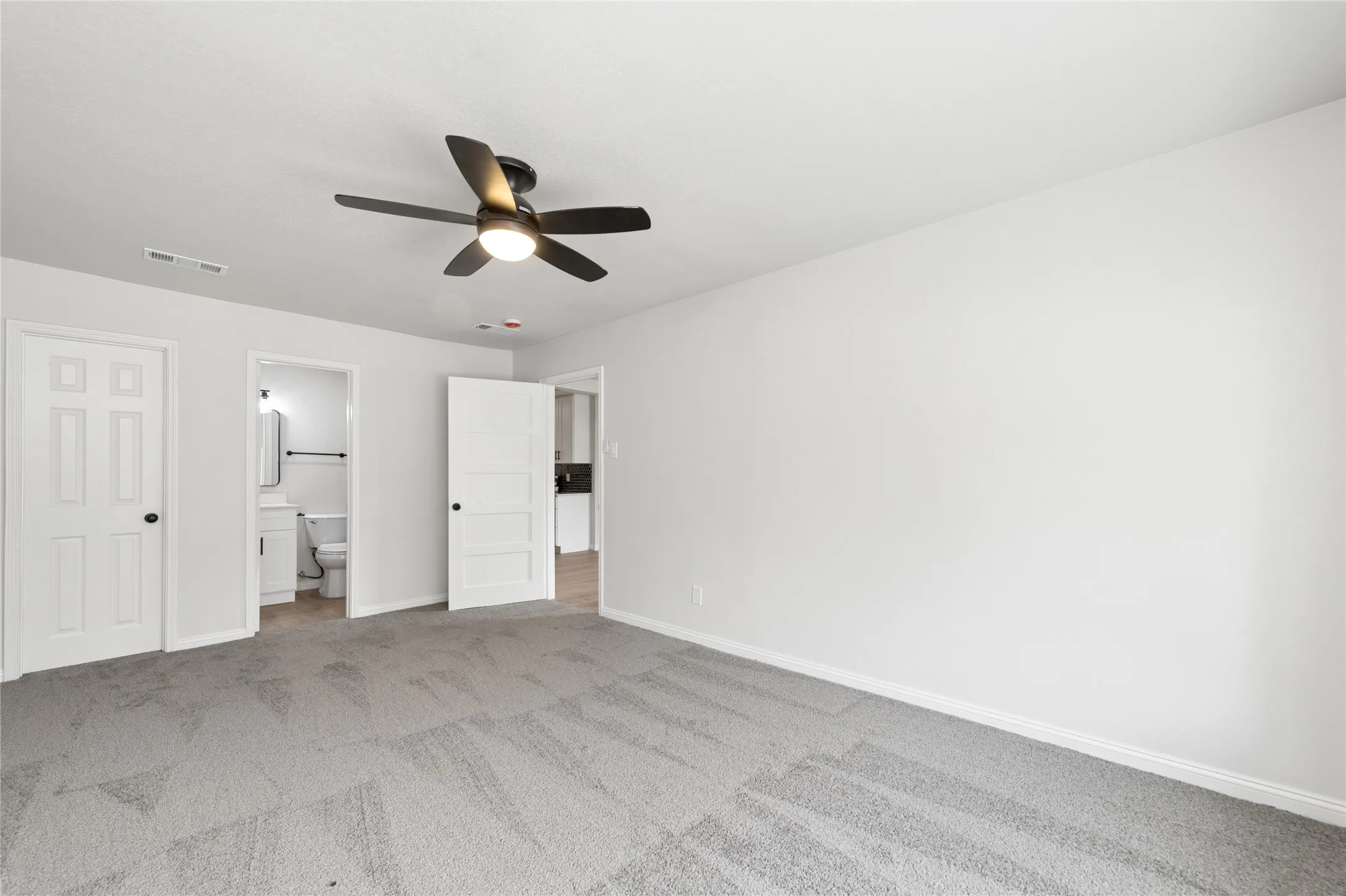 Single Family Residence For Sale in Dallas County , 4040 Wind River Drive, Dallas, Texas 75216, 4 Bedroom, 2 Bathroom, Garage spaces, 1,310 Sqft, built in 1956, mls#21397349, Real Estate Agent in Dallas, Homes For Sale in Dallas county, Homes For Sale in Dallas, Realtor in Dallas Texas, Real Estate Brokerage Independent Realty Texas, Luminita Cordes Realtor
