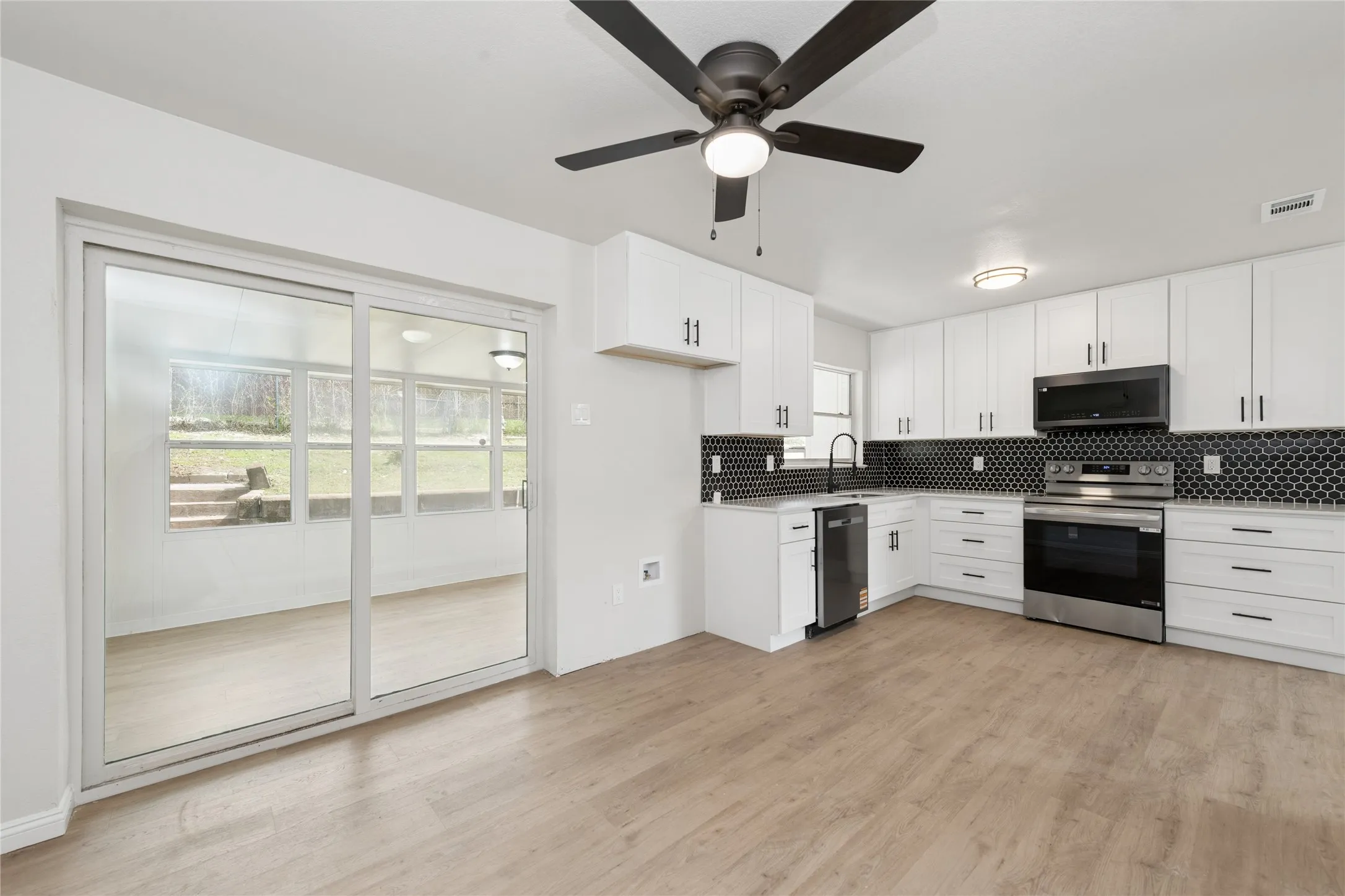 Single Family Residence For Sale in Dallas County , 4040 Wind River Drive, Dallas, Texas 75216, 4 Bedroom, 2 Bathroom, Garage spaces, 1,310 Sqft, built in 1956, mls#21397349, Real Estate Agent in Dallas, Homes For Sale in Dallas county, Homes For Sale in Dallas, Realtor in Dallas Texas, Real Estate Brokerage Independent Realty Texas, Luminita Cordes Realtor