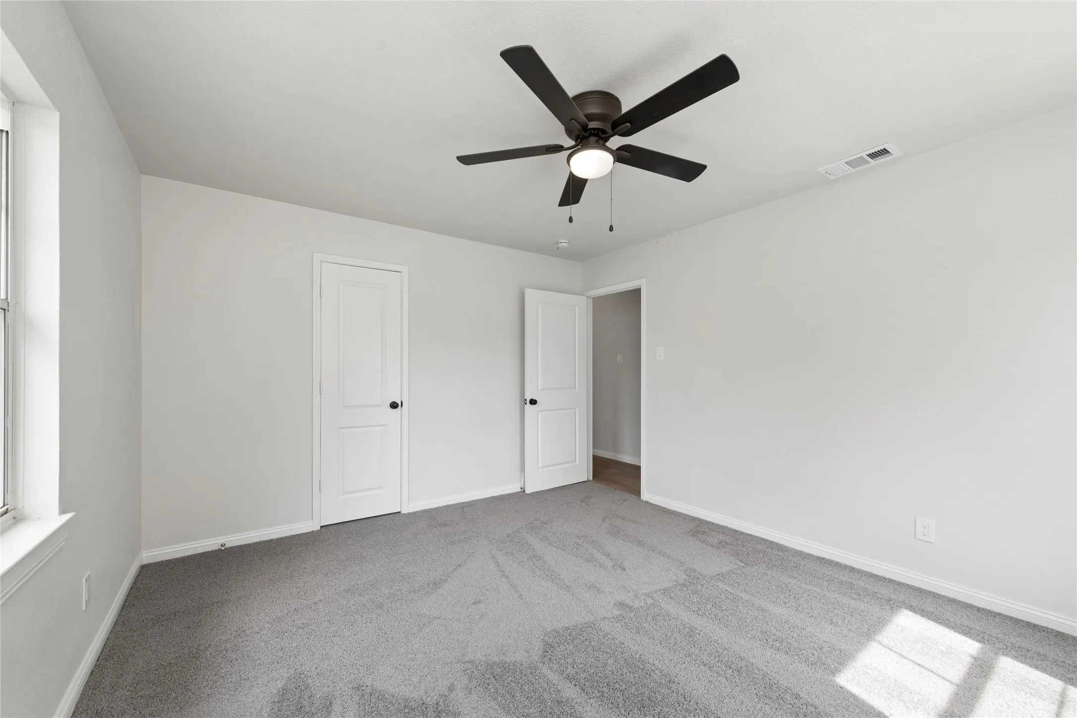 Single Family Residence For Sale in Dallas County , 4040 Wind River Drive, Dallas, Texas 75216, 4 Bedroom, 2 Bathroom, Garage spaces, 1,310 Sqft, built in 1956, mls#21397349, Real Estate Agent in Dallas, Homes For Sale in Dallas county, Homes For Sale in Dallas, Realtor in Dallas Texas, Real Estate Brokerage Independent Realty Texas, Luminita Cordes Realtor