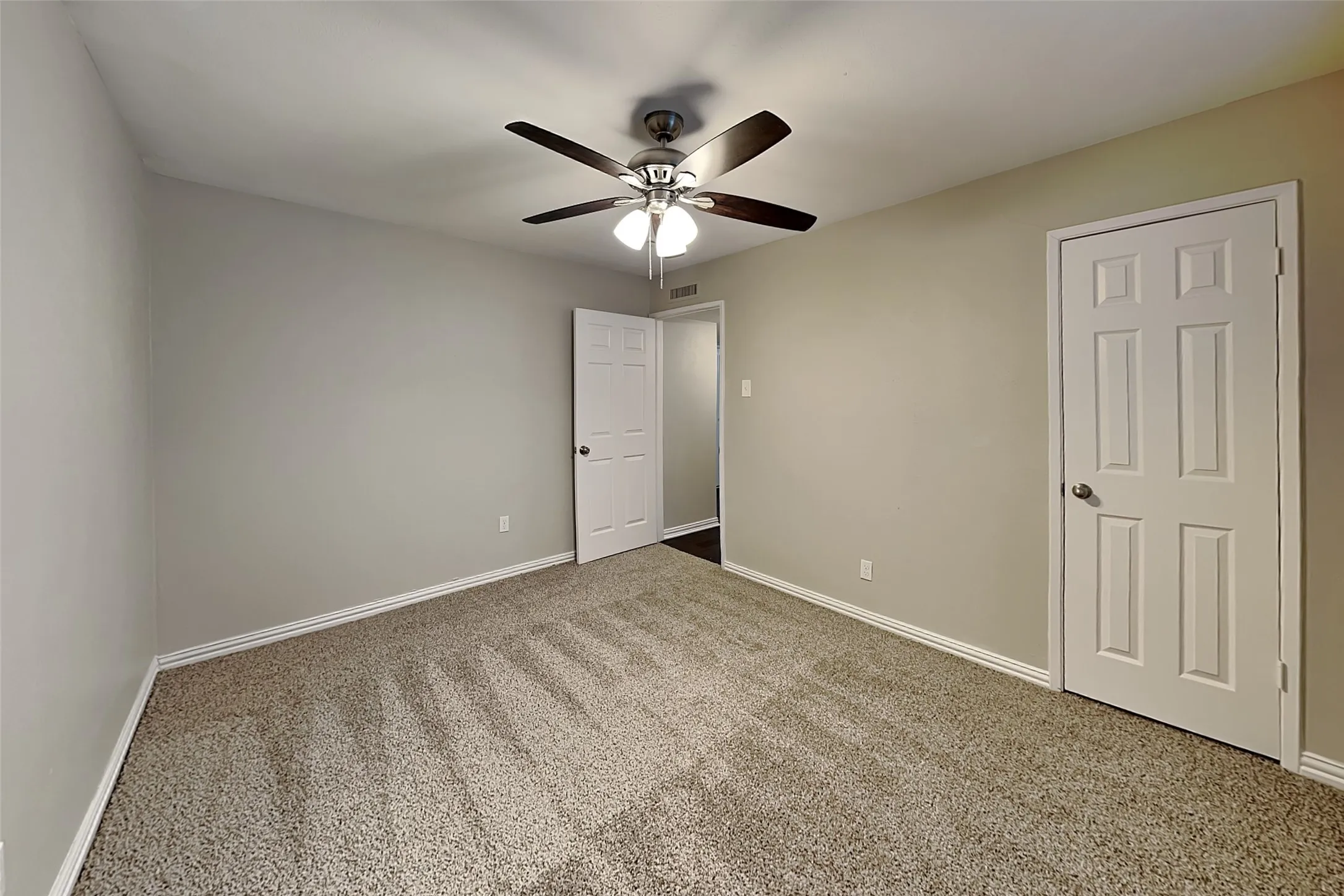 Single Family Residence For Rent in Dallas County , 5905 Cedar Lane, Rowlett, Texas 75089, 3 Bedroom, 2 Bathroom, 2 Garage spaces, 1,591 Sqft, built in 1978, mls#21397351, Real Estate Agent in Rowlett, Homes For Rent in Dallas county, Homes For Rent in Rowlett, Realtor in Rowlett Texas, Real Estate Brokerage Independent Realty Texas, Luminita Cordes Realtor