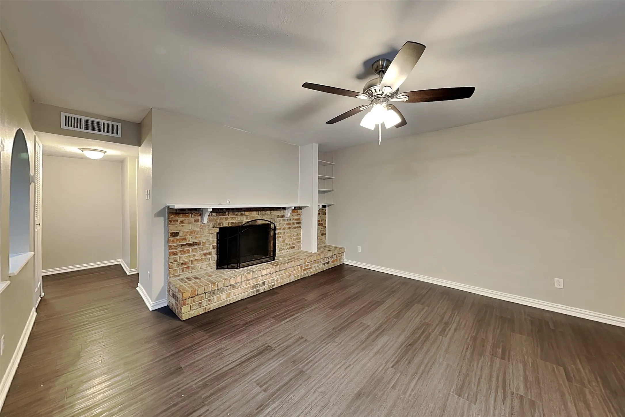 Single Family Residence For Rent in Dallas County , 5905 Cedar Lane, Rowlett, Texas 75089, 3 Bedroom, 2 Bathroom, 2 Garage spaces, 1,591 Sqft, built in 1978, mls#21397351, Real Estate Agent in Rowlett, Homes For Rent in Dallas county, Homes For Rent in Rowlett, Realtor in Rowlett Texas, Real Estate Brokerage Independent Realty Texas, Luminita Cordes Realtor