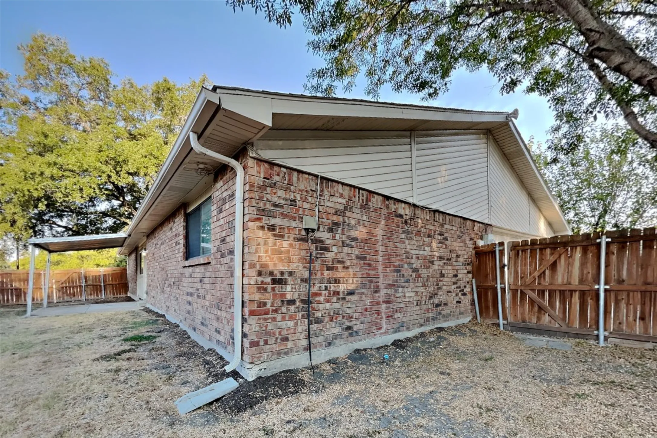 Single Family Residence For Rent in Dallas County , 5905 Cedar Lane, Rowlett, Texas 75089, 3 Bedroom, 2 Bathroom, 2 Garage spaces, 1,591 Sqft, built in 1978, mls#21397351, Real Estate Agent in Rowlett, Homes For Rent in Dallas county, Homes For Rent in Rowlett, Realtor in Rowlett Texas, Real Estate Brokerage Independent Realty Texas, Luminita Cordes Realtor
